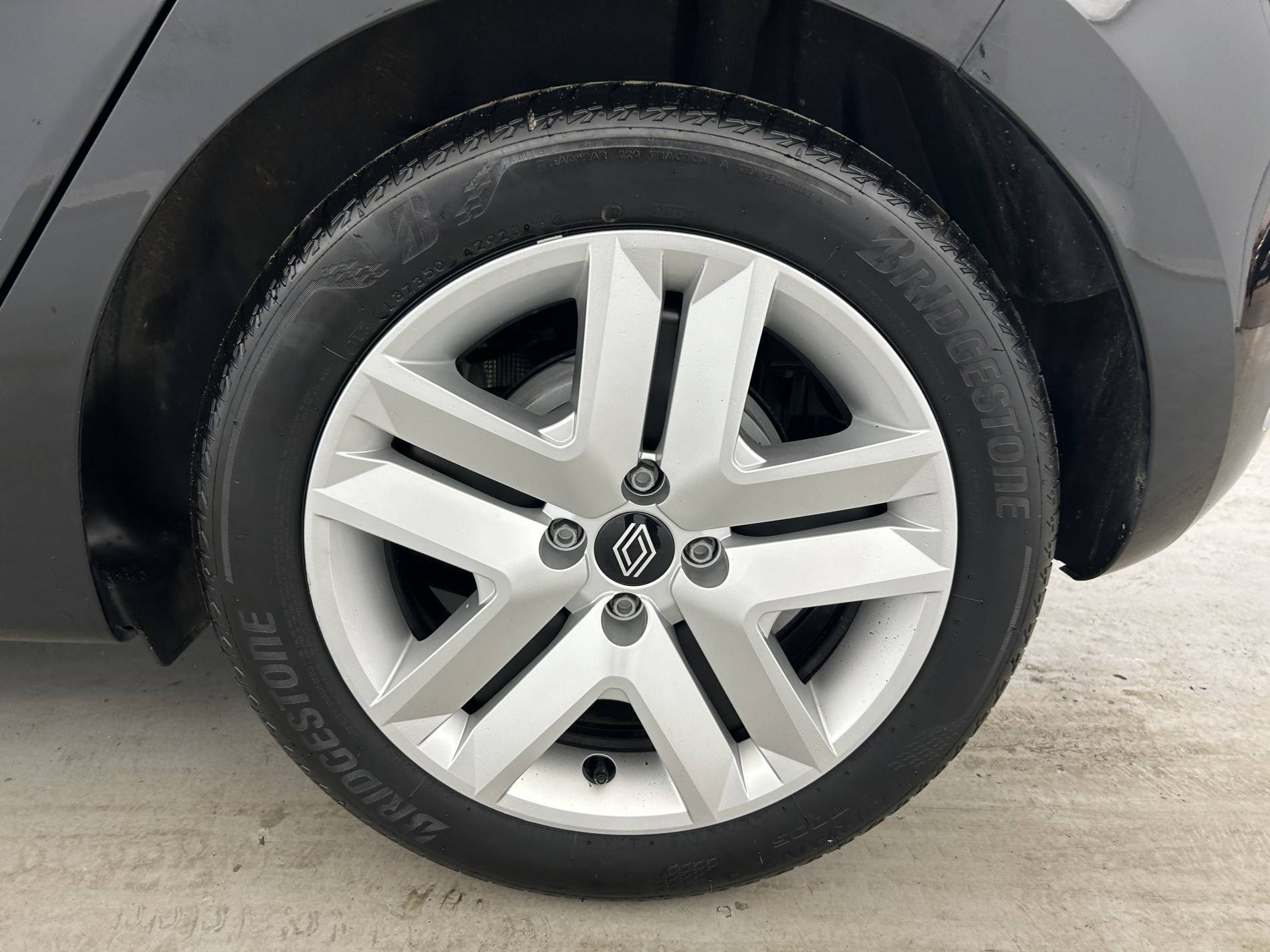 Vente en ligne Renault Clio 5 Clio E-Tech full hybrid 145 au prix de 18 500 €