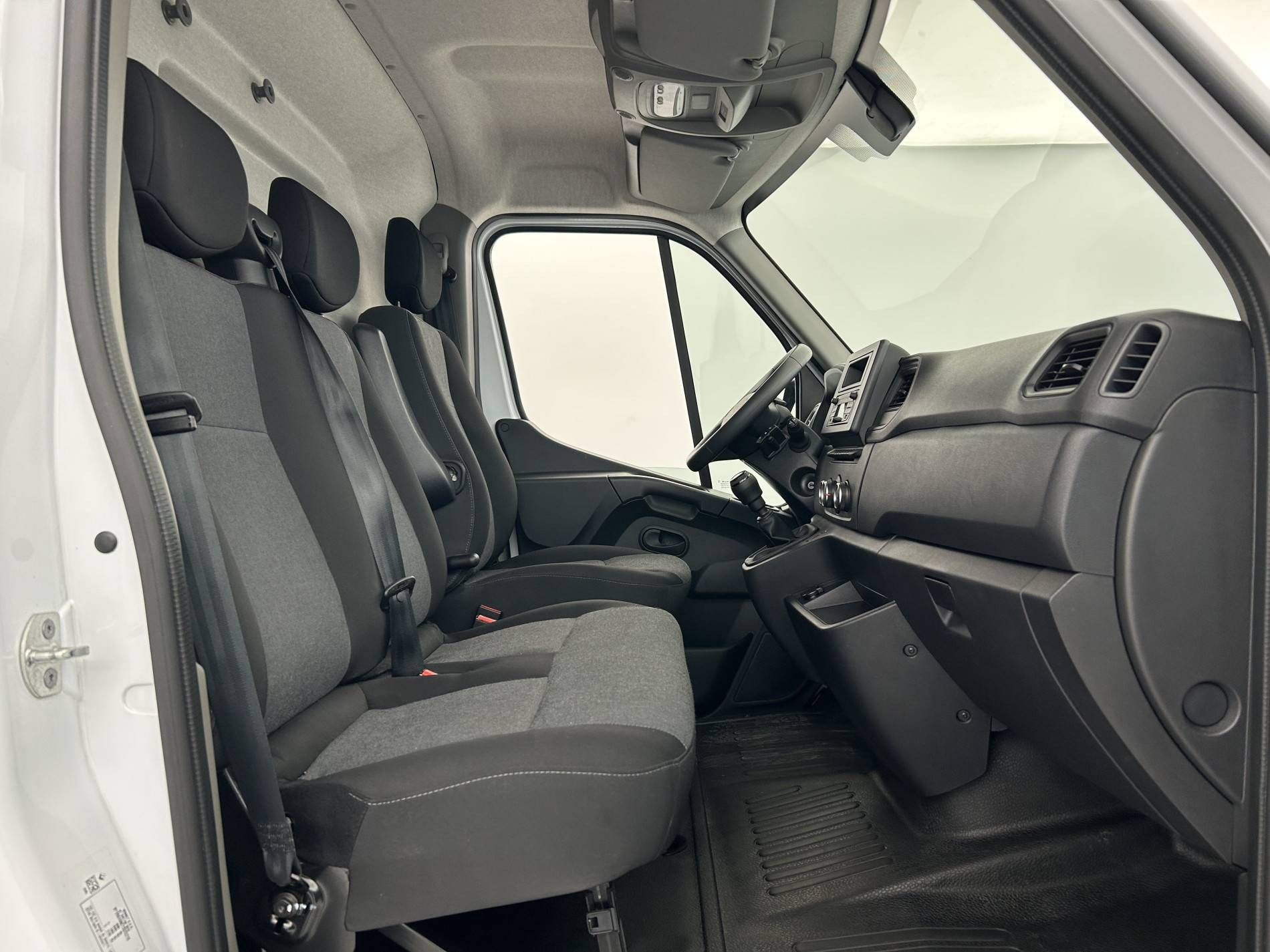 Vente en ligne Renault Master Fourgon MASTER FGN TRAC F3500 L2H2 BLUE DCI 135 au prix de 25 999 €