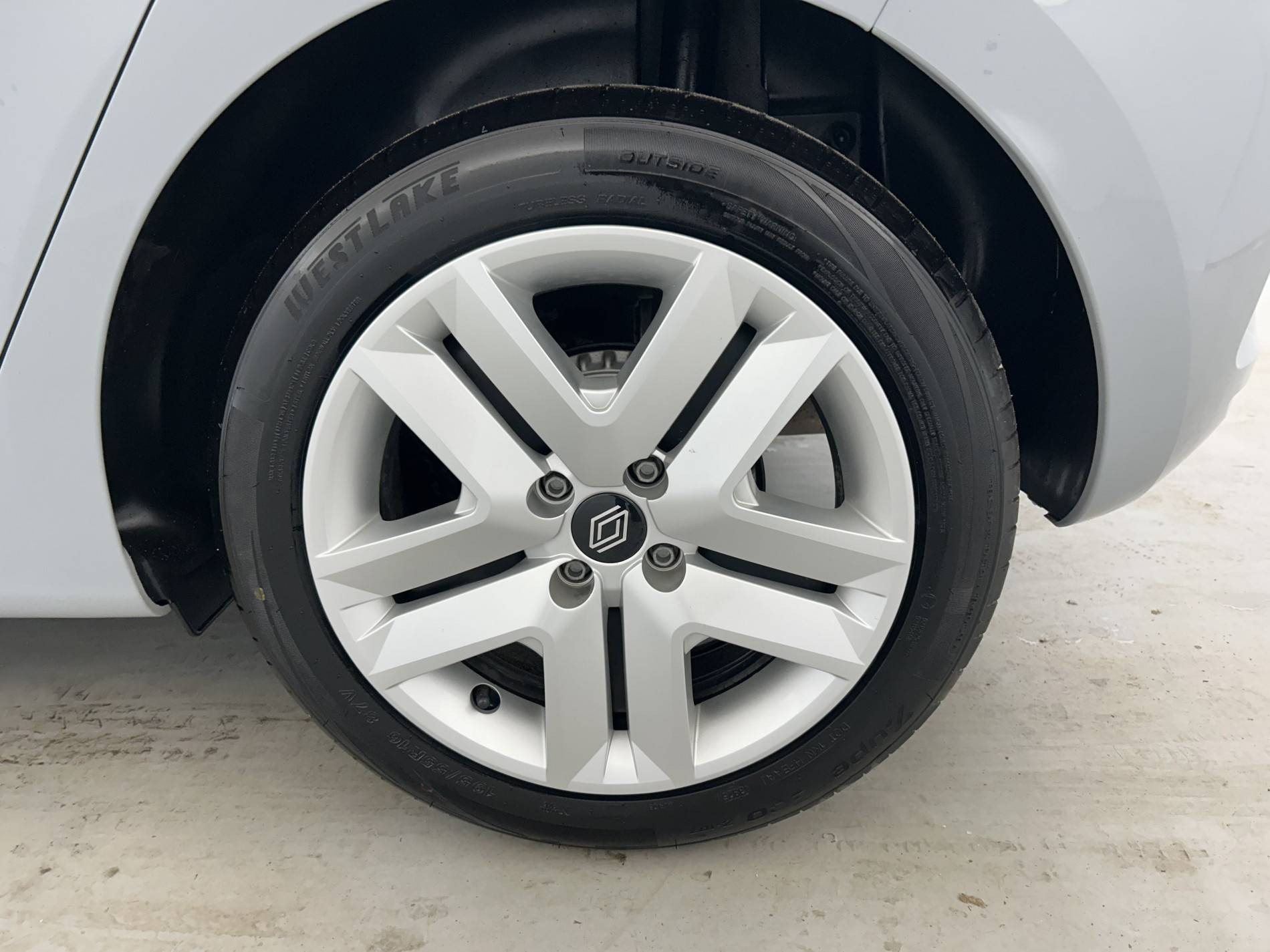 Vente en ligne Renault Clio 5 Clio TCe 90 au prix de 15 790 €