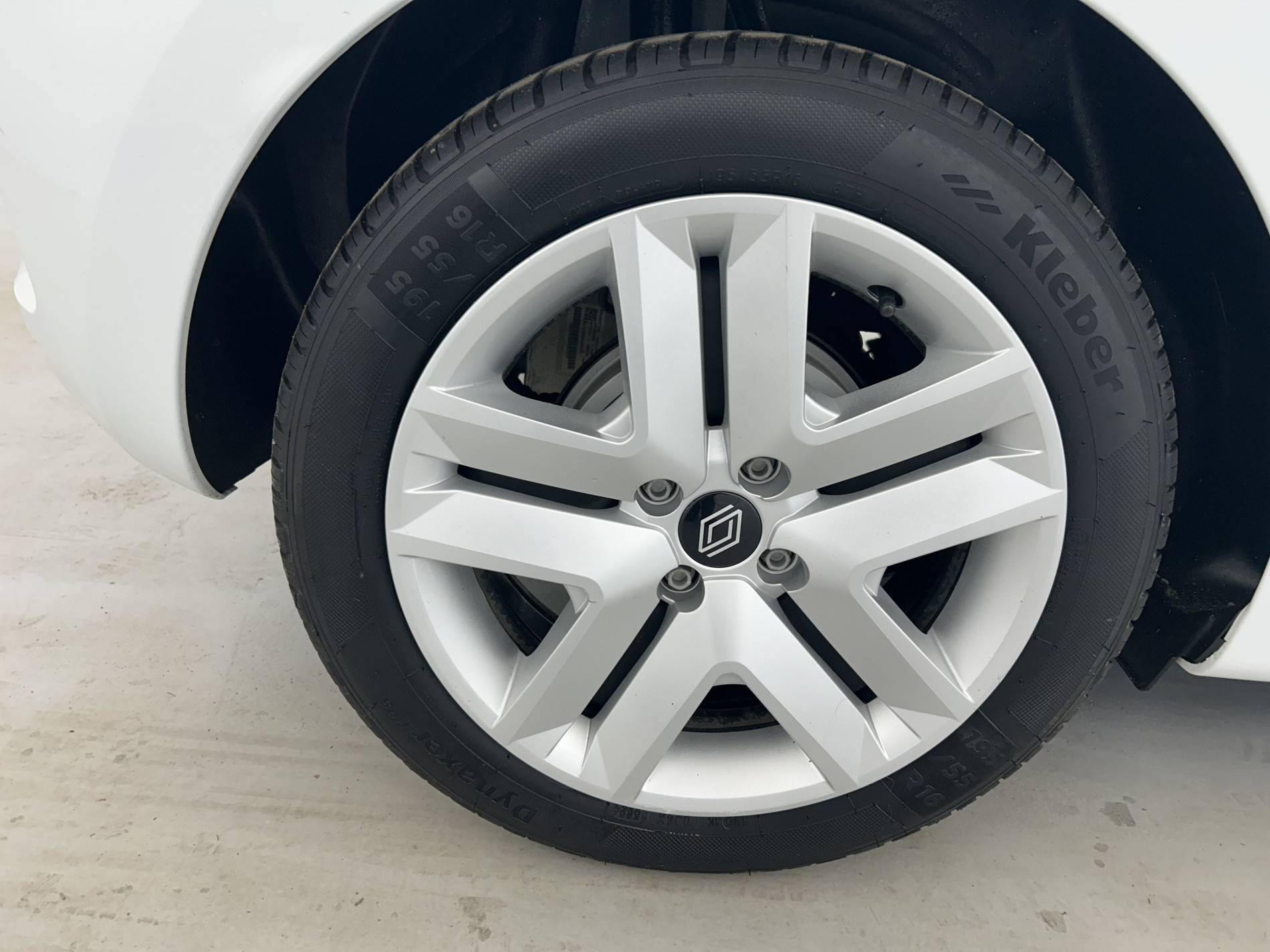 Vente en ligne Renault Clio 5 Clio E-Tech full hybrid 145 au prix de 17 990 €