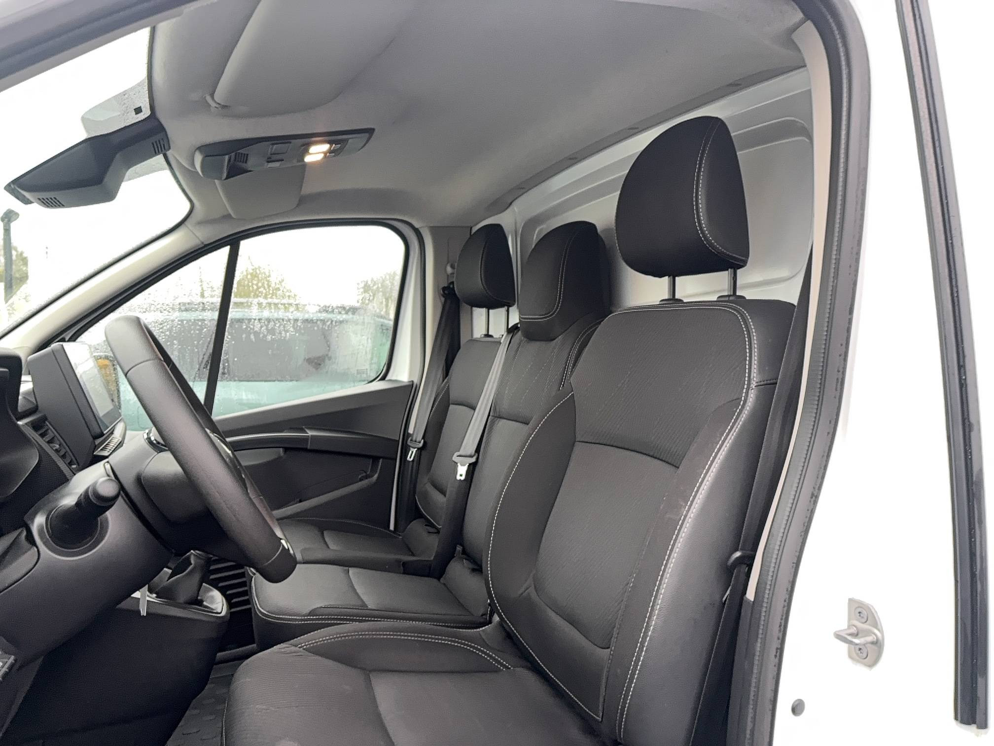 Vente en ligne Renault Trafic 3 Fourgon TRAFIC FGN L1H1 2800 KG BLUE DCI 130 au prix de 17 500 €