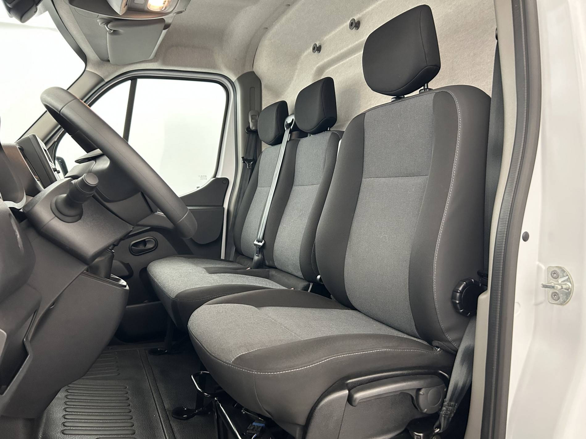 Vente en ligne Renault Master Fourgon MASTER FGN TRAC F3500 L3H3 BLUE DCI 135 au prix de 26 490 €