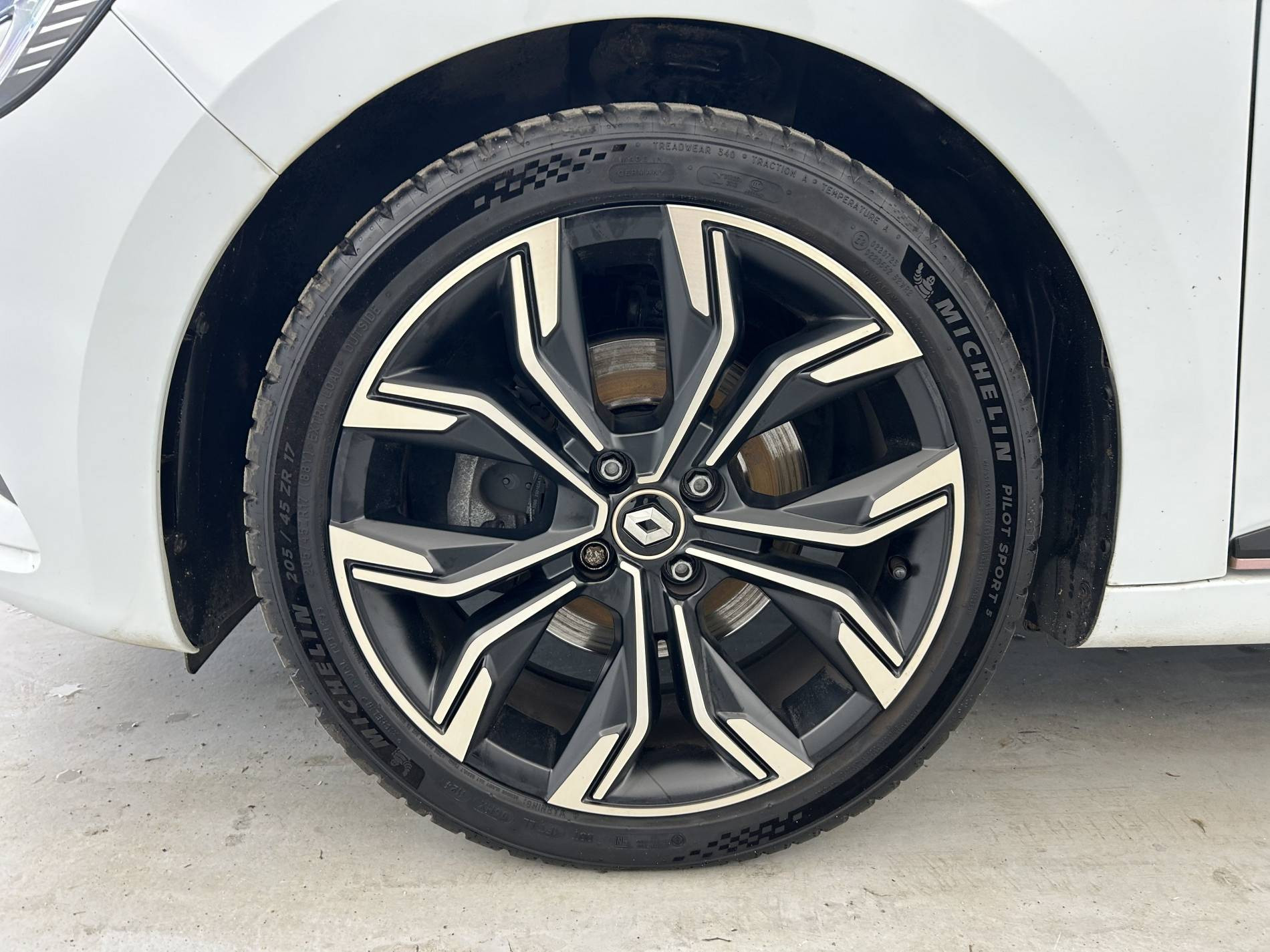 Vente en ligne Renault Clio 5 Clio TCe 140 - 21N au prix de 16 490 €