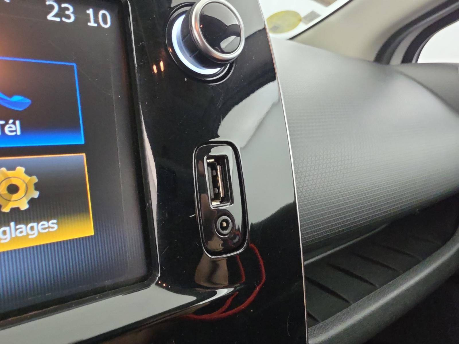 Vente en ligne Renault Clio 4 Clio dCi 90 E6C EDC au prix de 11 590 €