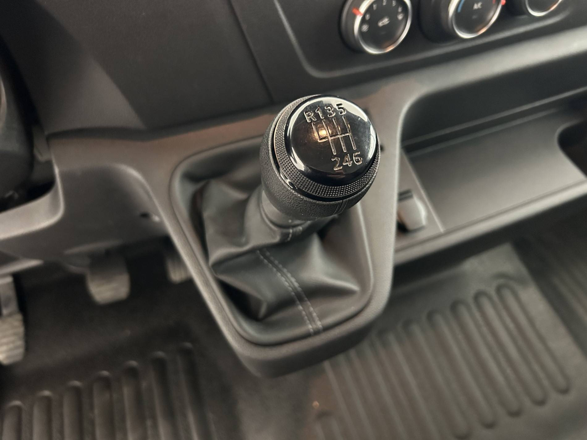 Vente en ligne Renault Master Fourgon MASTER FGN TRAC F3500 L3H3 BLUE DCI 135 au prix de 26 490 €