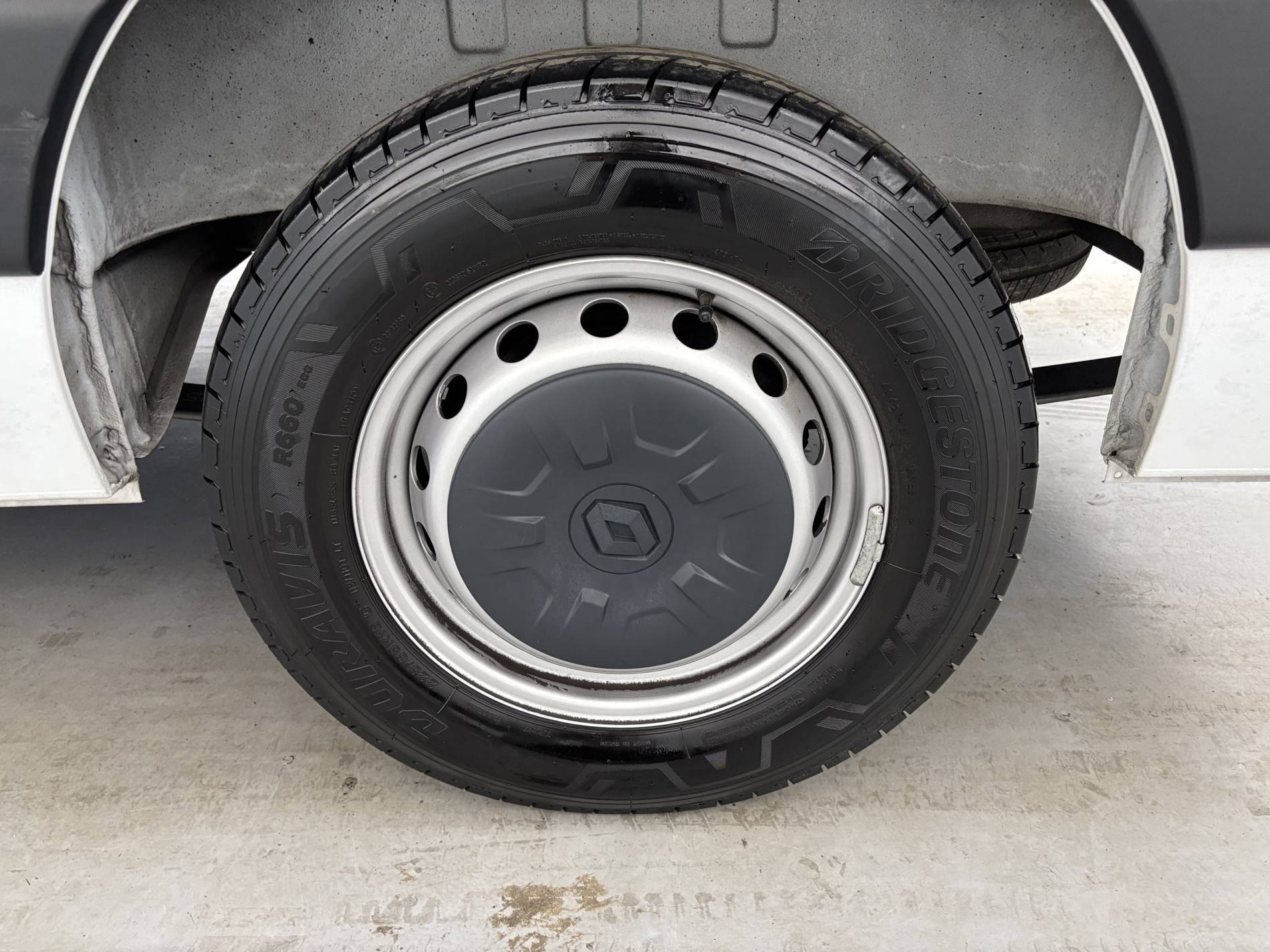Vente en ligne Renault Master Fourgon MASTER FGN TRAC F3500 L2H2 BLUE DCI 135 au prix de 21 990 €