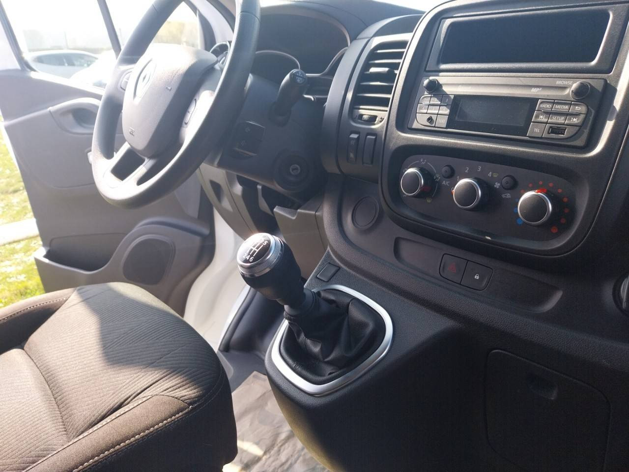 Vente en ligne Renault Trafic 3 Fourgon TRAFIC FGN L2H1 1300 KG DCI 120 au prix de 20 490 €