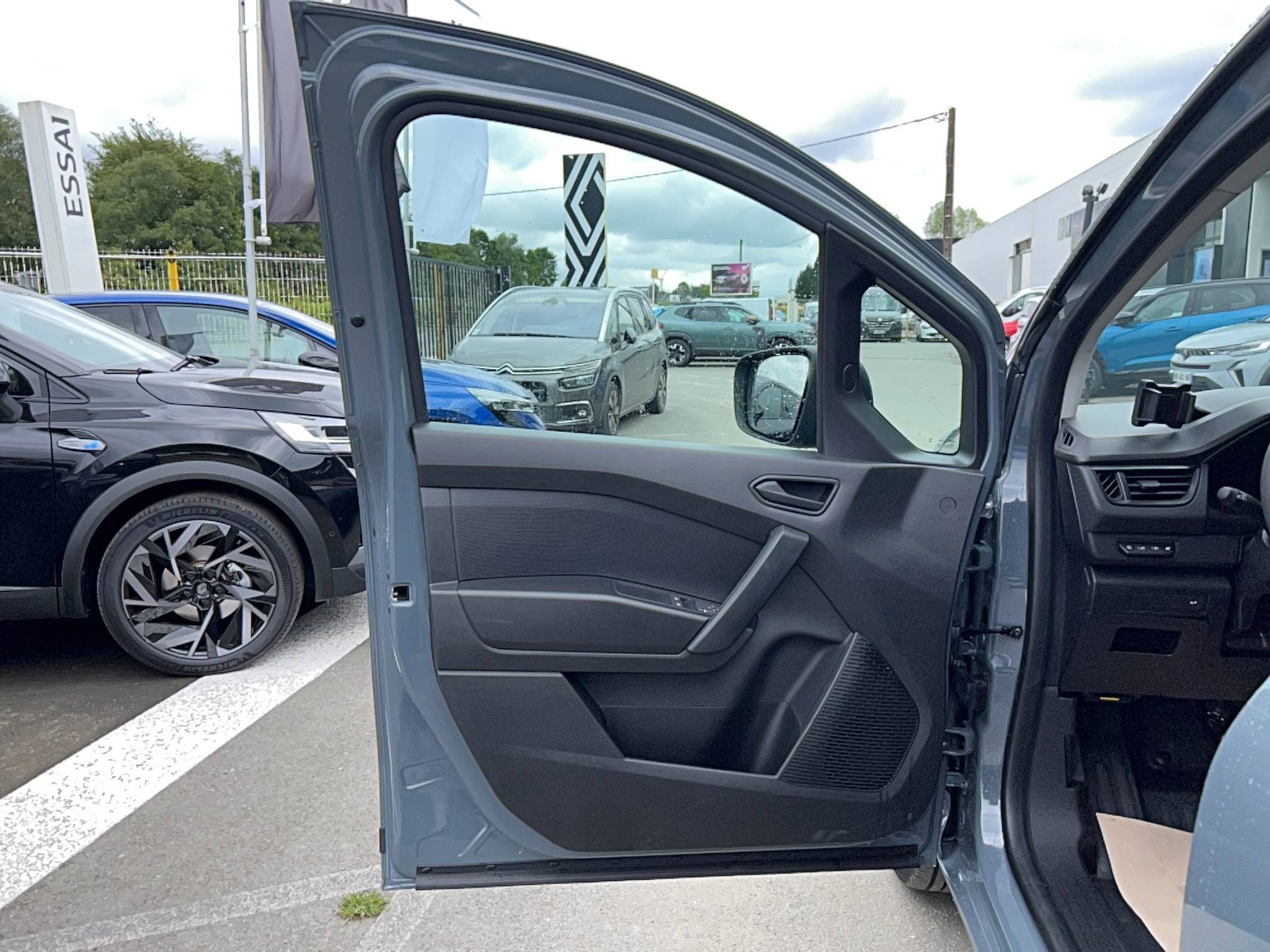 Vente en ligne Renault Kangoo Van E-Tech  FG TOLE L1 AC11 GSR2 au prix de 33 990 €