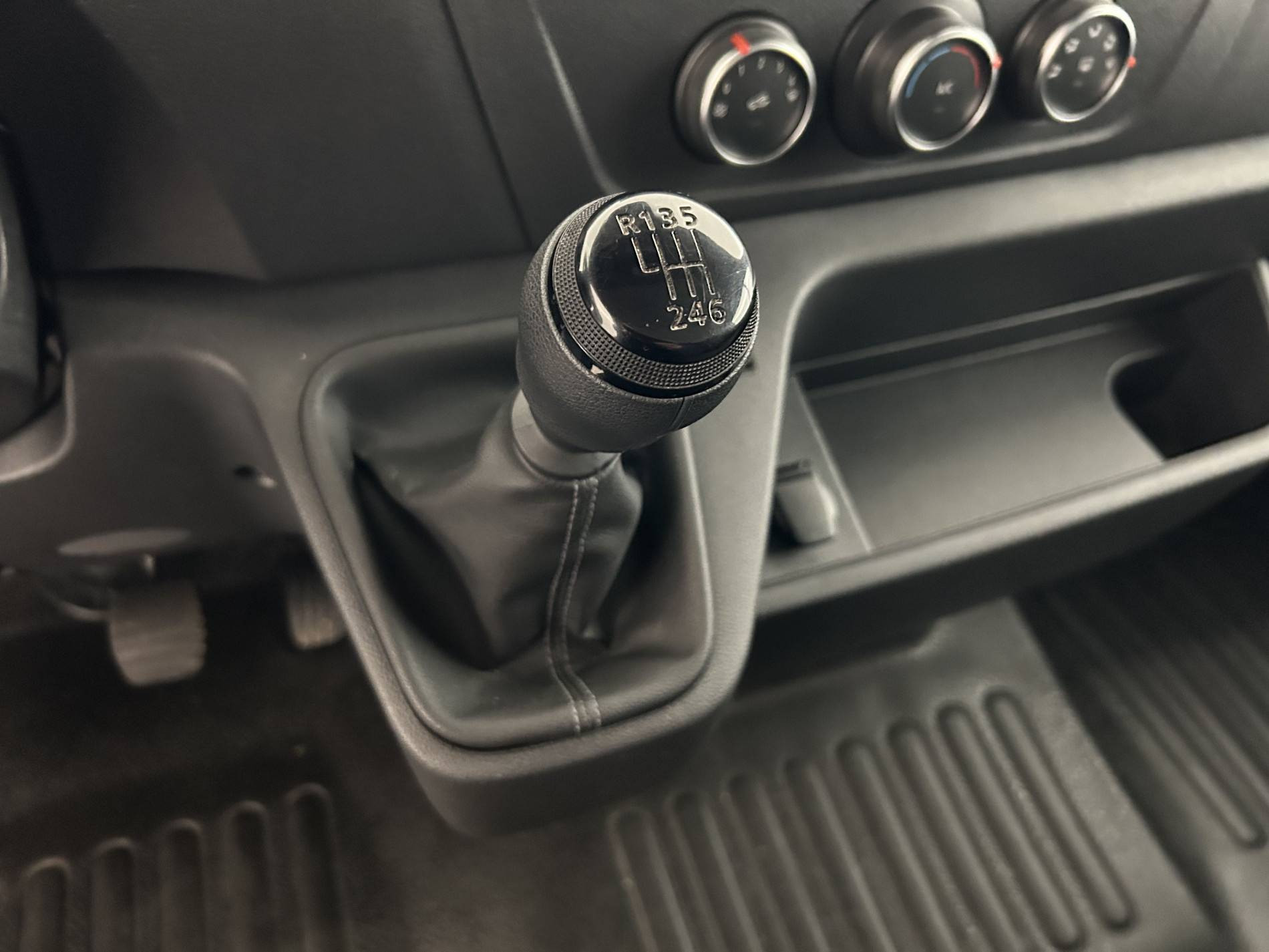 Vente en ligne Renault Master Fourgon MASTER FGN TRAC F3500 L2H2 BLUE DCI 135 au prix de 22 990 €