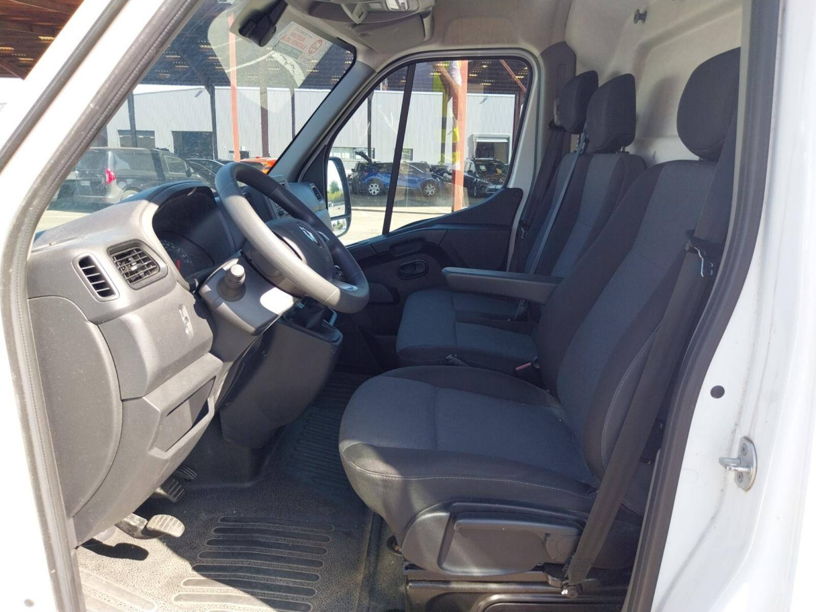Vente en ligne Renault Master Fourgon MASTER FGN TRAC F3500 L2H2 BLUE DCI 135 au prix de 25 990 €