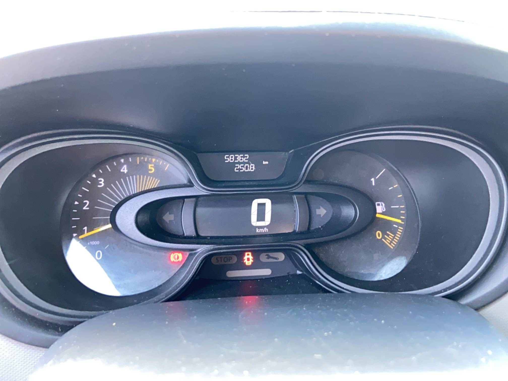 Vente en ligne Renault Trafic 3 Fourgon TRAFIC FGN L1H1 1000 KG DCI 95 E6 au prix de 14 990 €