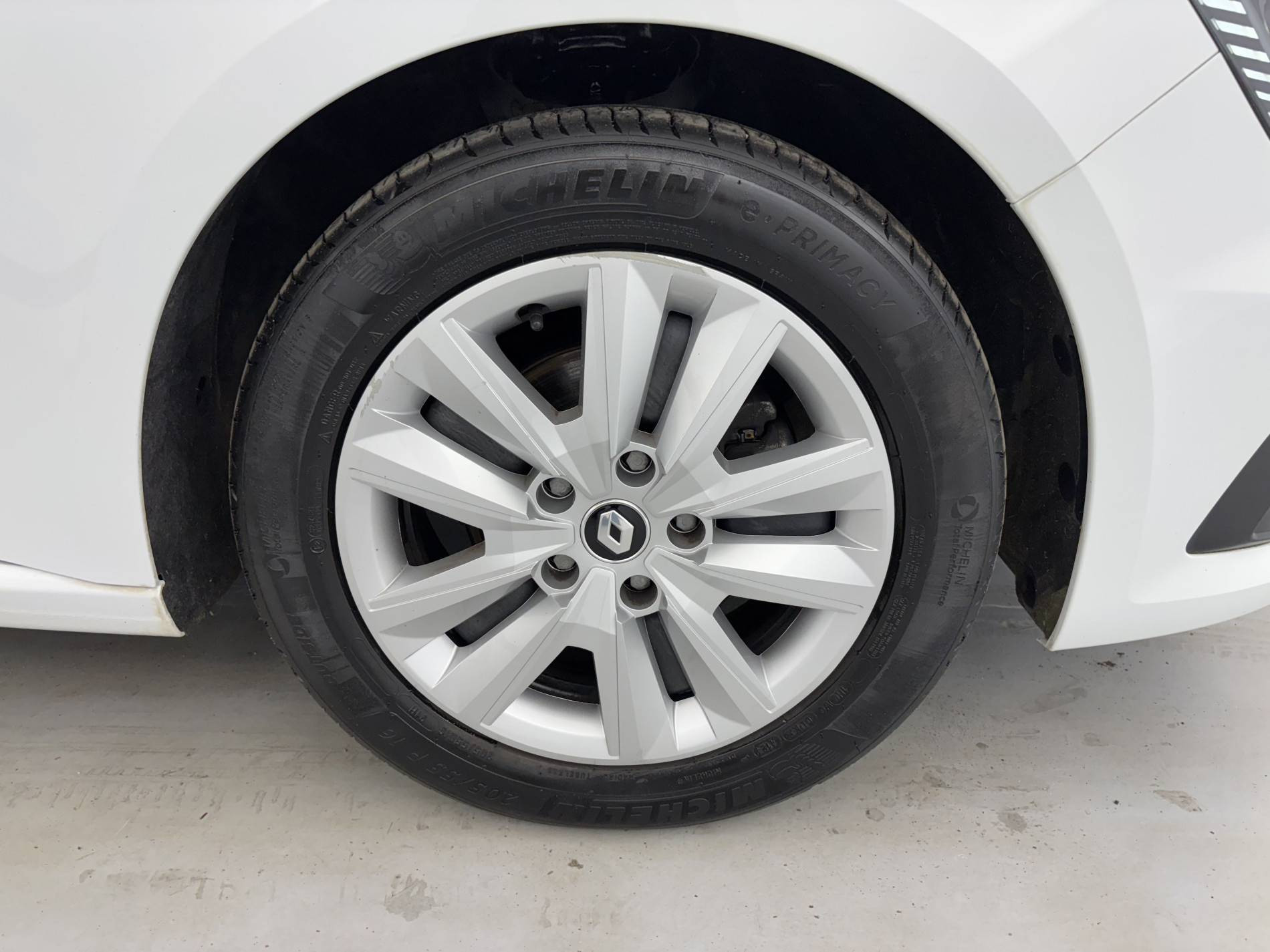 Vente en ligne Renault Megane 4  BLUE DCI 115 au prix de 14 990 €