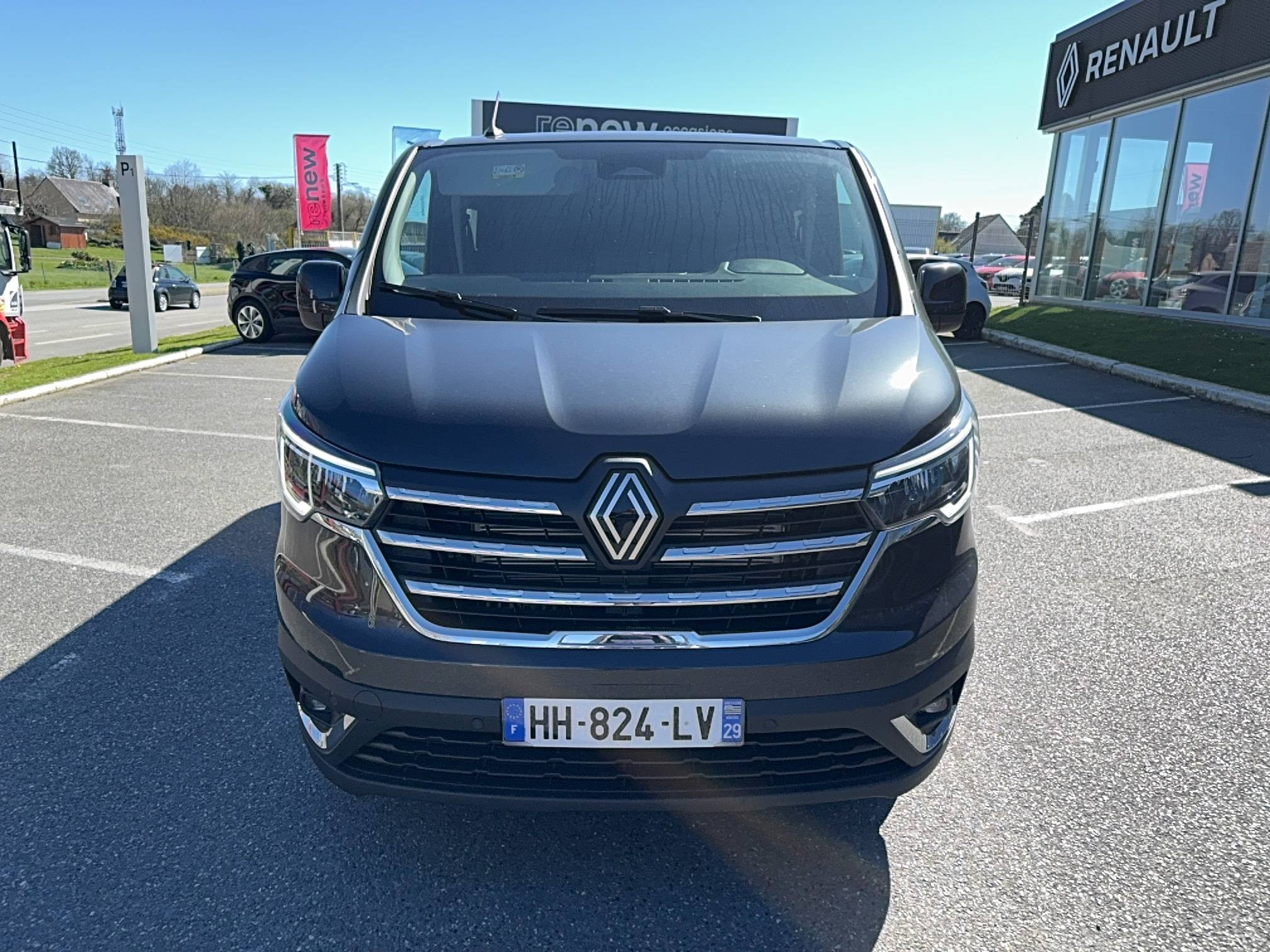Vente en ligne Renault Trafic Cabine Approfondie TRAFIC CA BLUE DCI 170 L2H1 3T AUTO au prix de 42 990 €