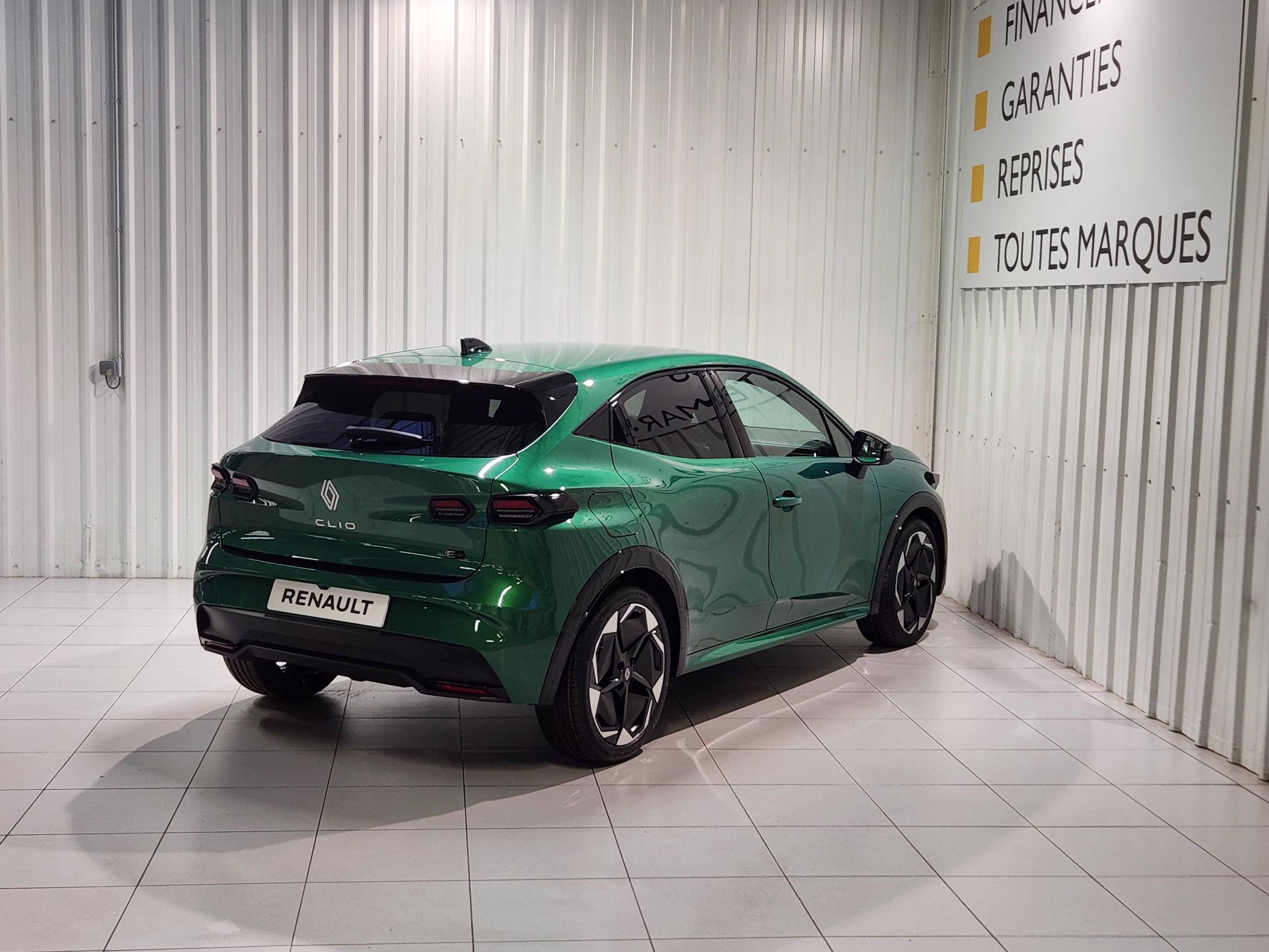 Vente en ligne Renault Clio 6 Clio E-Tech full hybrid 160 ch au prix de 25 890 €