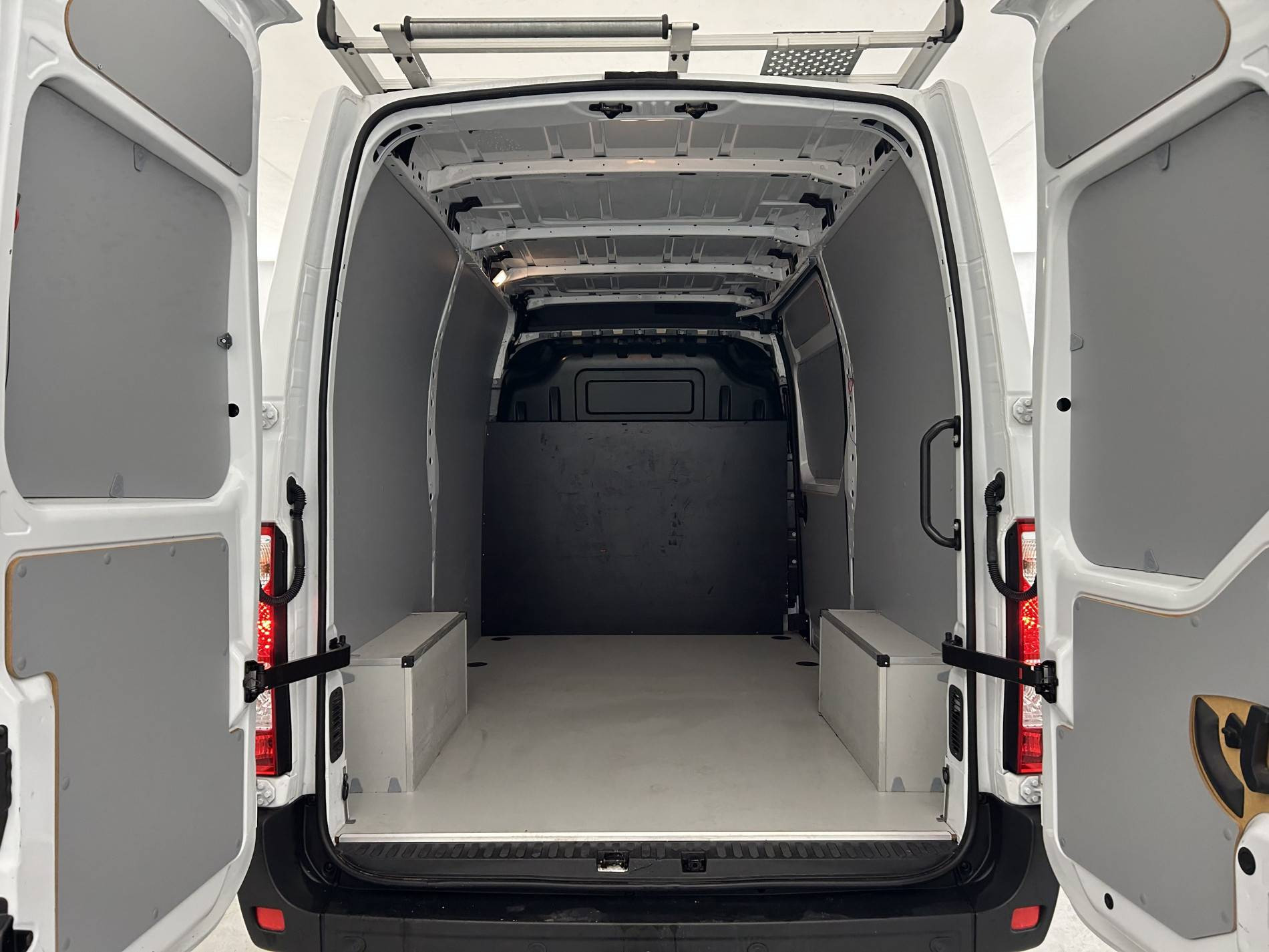 Vente en ligne Renault Master Fourgon MASTER FGN TRAC F3500 L2H2 BLUE DCI 150 au prix de 24 991 €