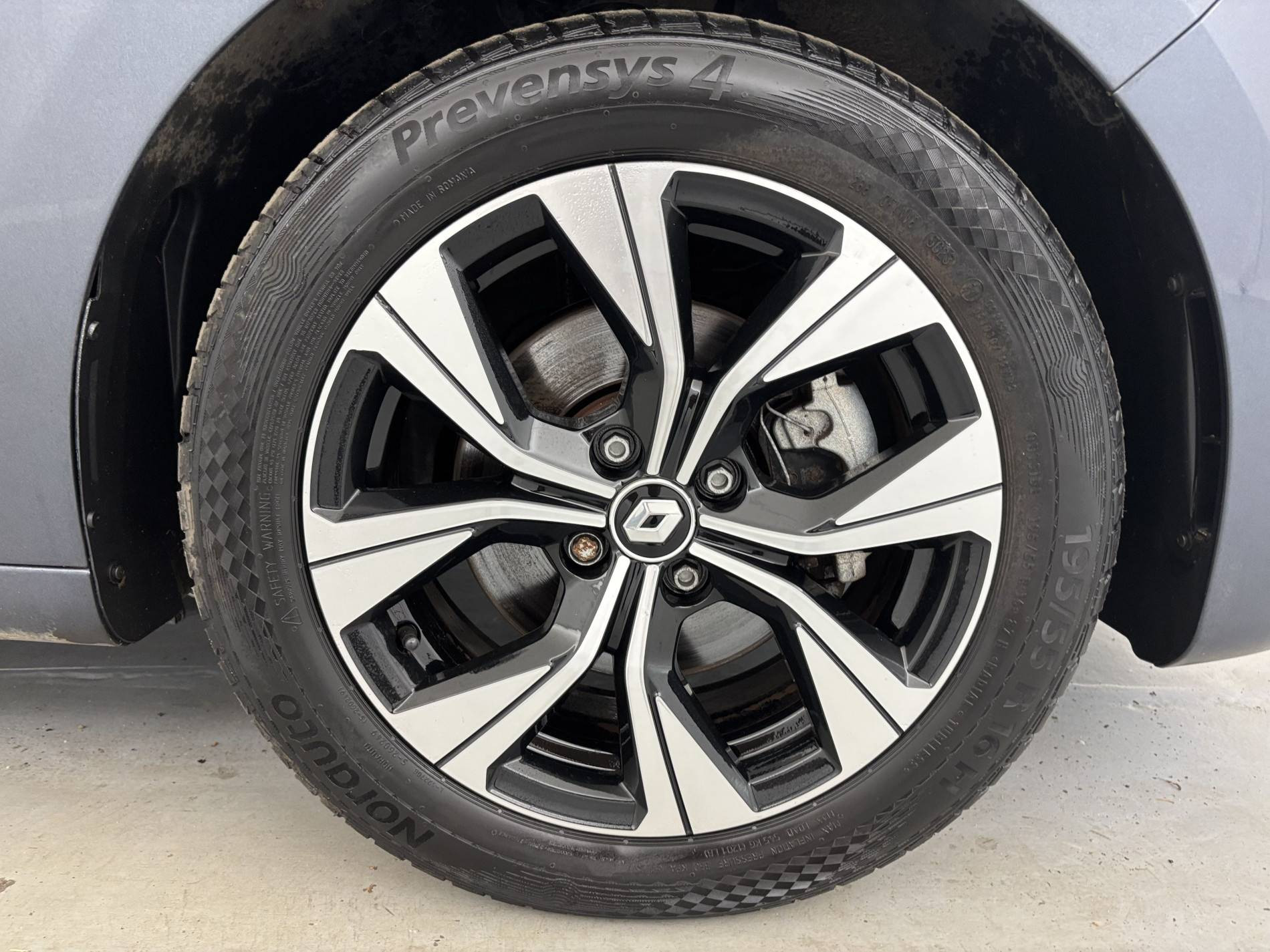 Vente en ligne Renault Clio 5 Clio E-Tech 140 - 21N au prix de 16 990 €