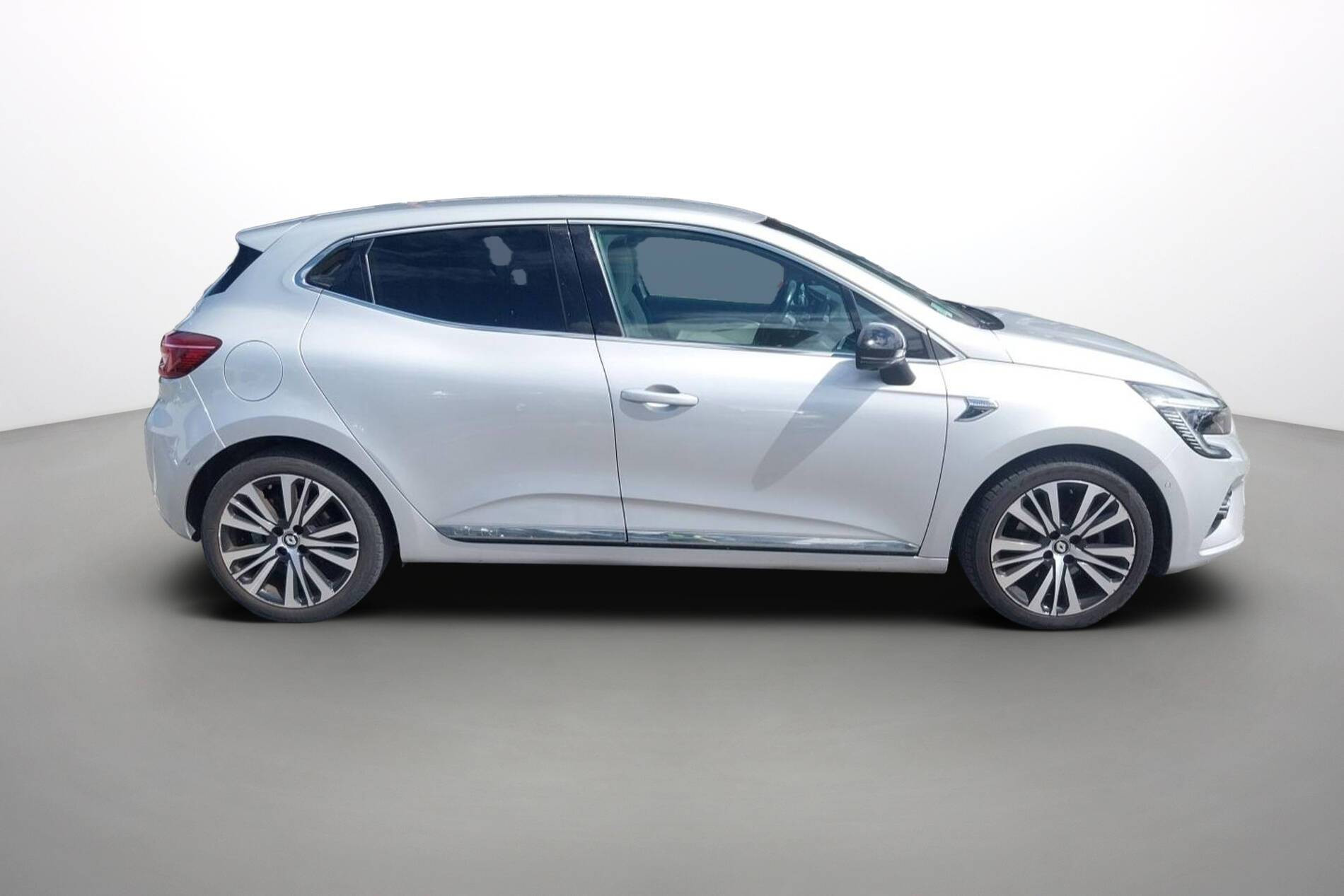 Vente en ligne Renault Clio 5 Clio TCe 140 - 21N au prix de 17 990 €