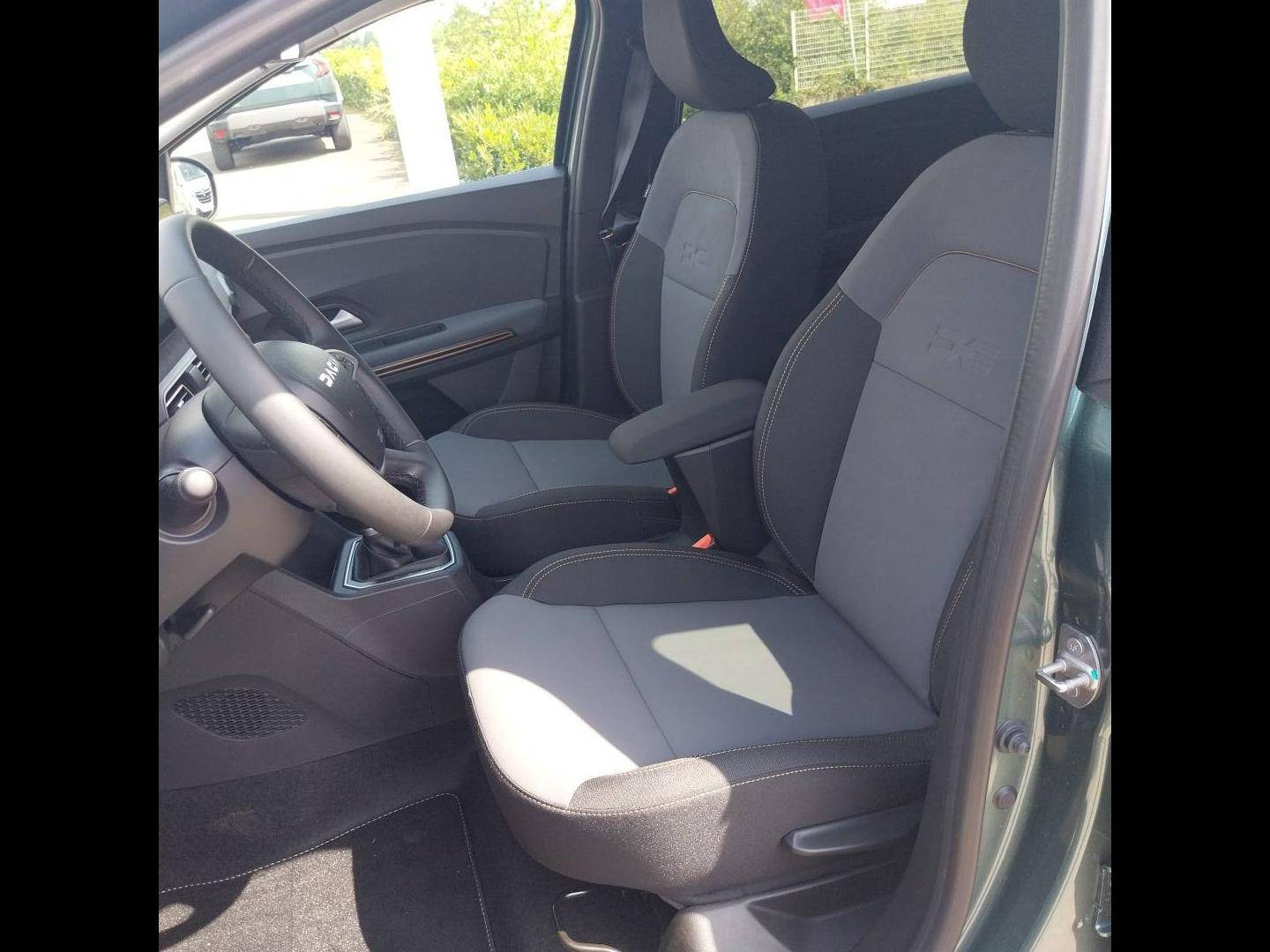 Vente en ligne Dacia Jogger  Hybrid 140 7 places GSR2 au prix de 23 880 €