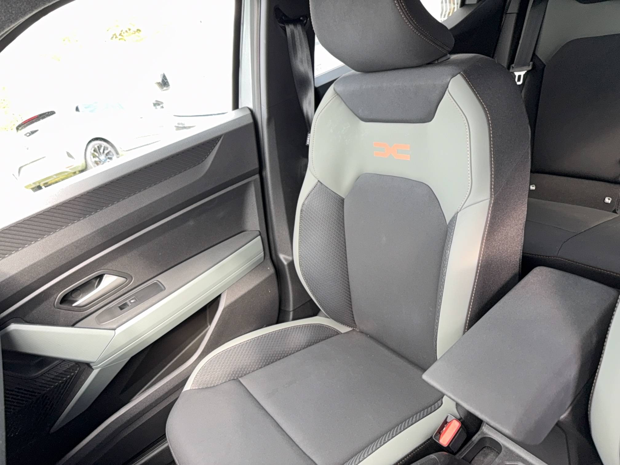 Vente en ligne Dacia Duster  Hybrid 140 au prix de 26 240 €