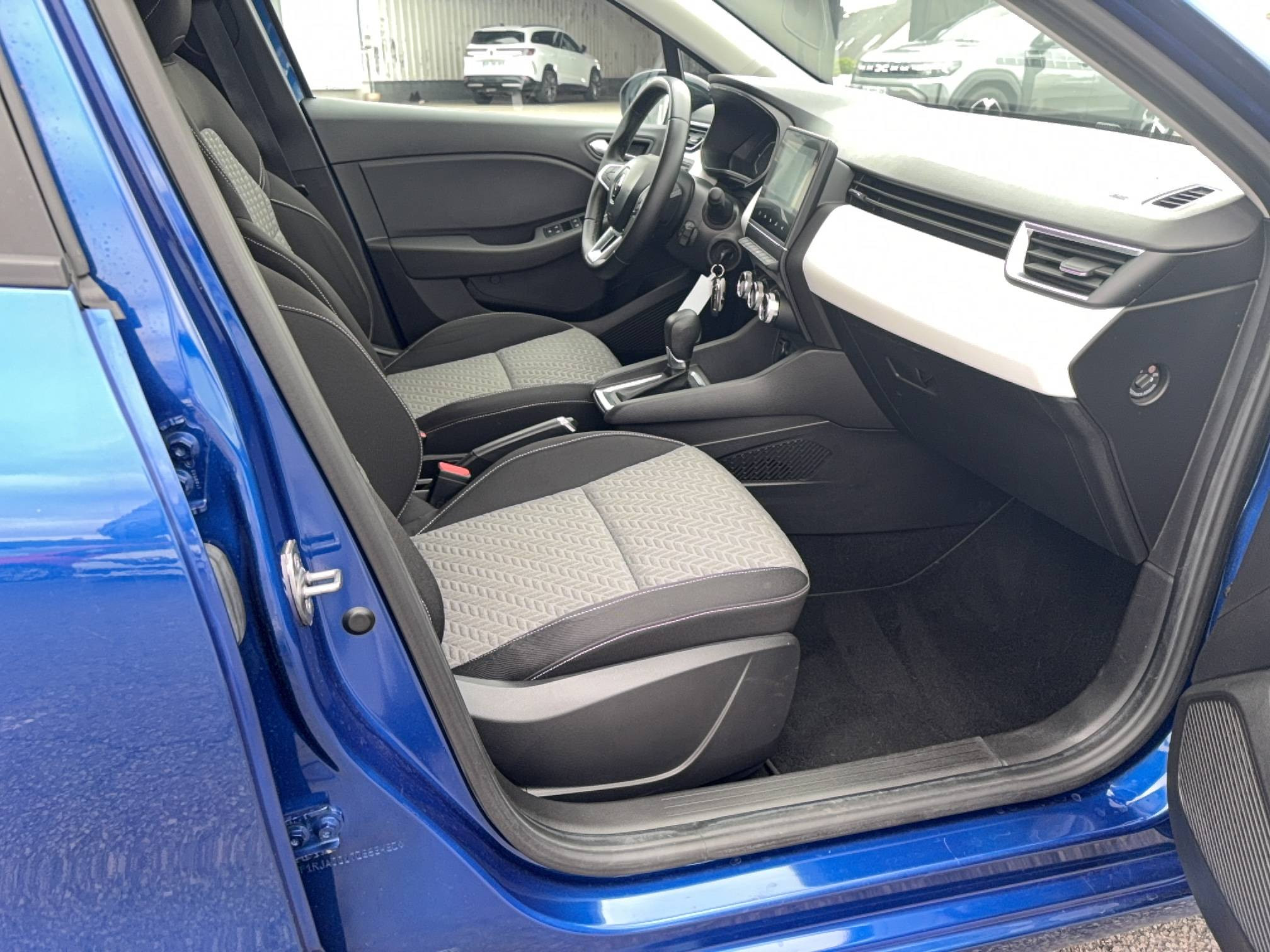 Vente en ligne Renault Clio 5 Clio E-Tech full hybrid 145 au prix de 16 490 €
