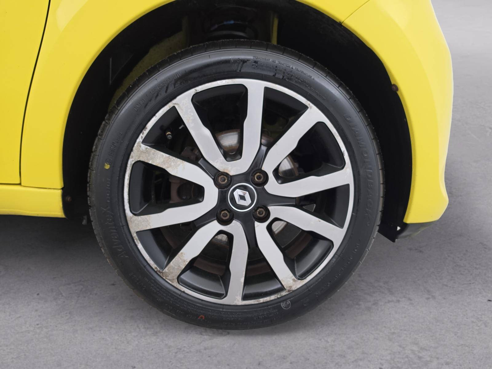 Vente en ligne Renault Twingo 3  1.0 SCe 70 eco2 Stop & Start au prix de 7 290 €