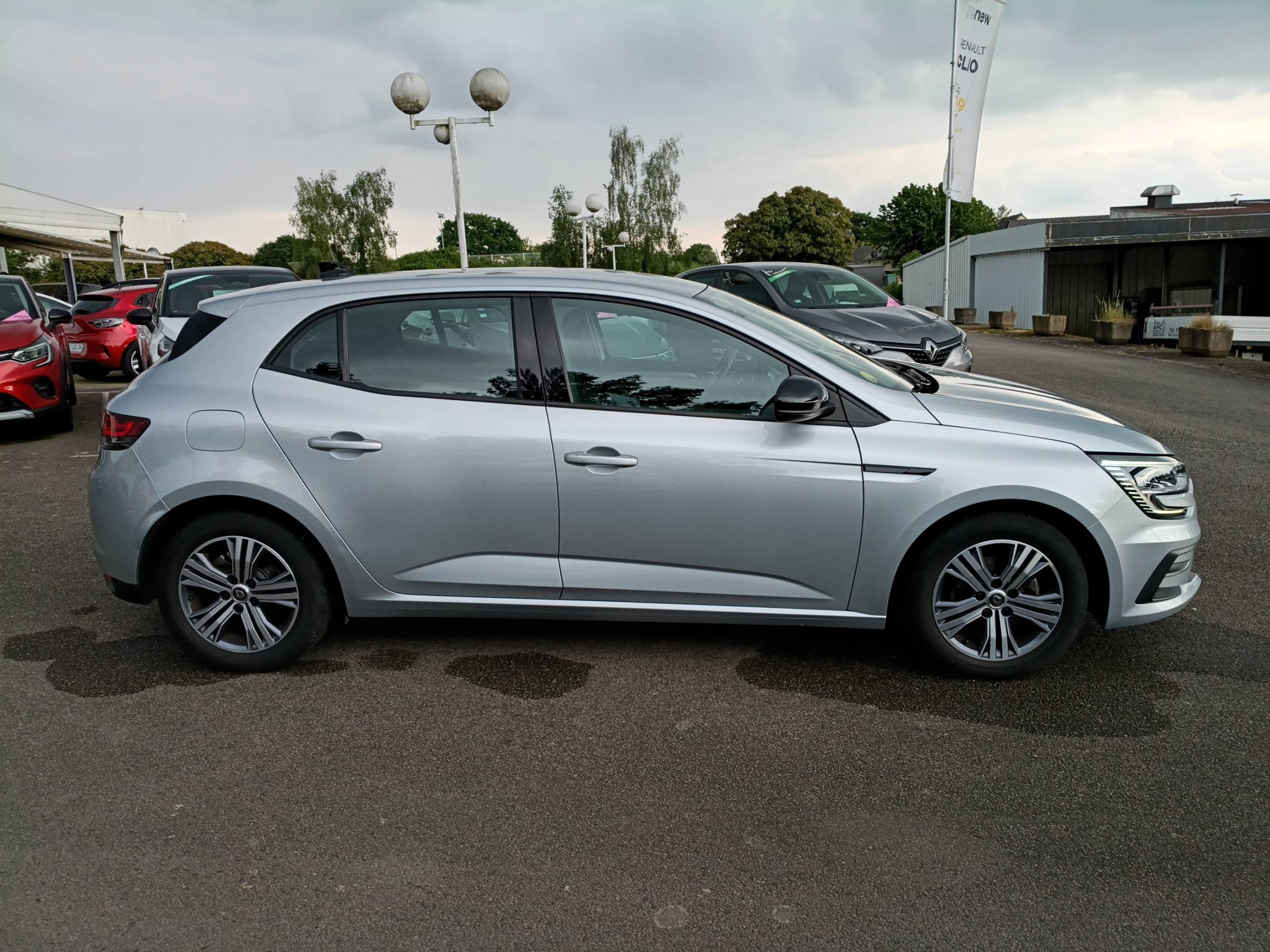 Vente en ligne Renault Megane 4  Blue dCi 115 EDC au prix de 16 990 €