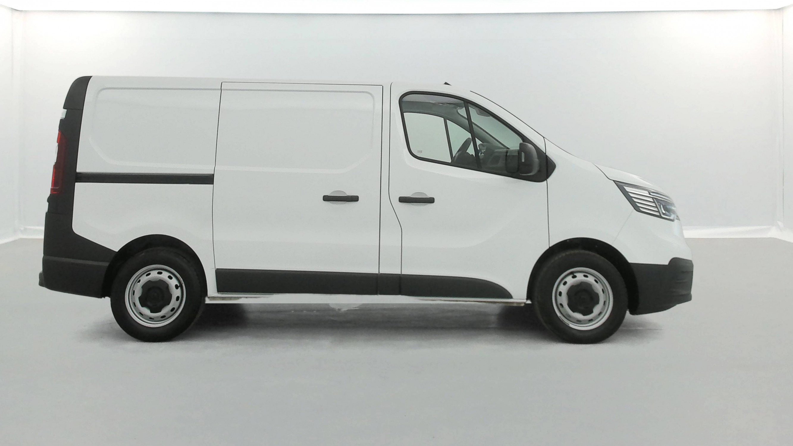 Vente en ligne Renault Trafic 3 Fourgon TRAFIC FG BLUE DCI 130 L1H1 3T GSR2 au prix de 26 750 €