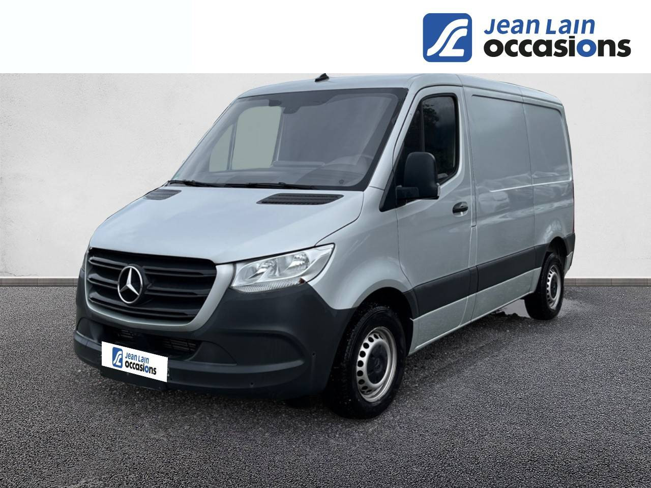 Vente en ligne MERCEDES SPRINTER FOURGON SPRINTER FGN 214 CDI 33 3.0T FWD FIRST de 2021 au prix de 32 990 €