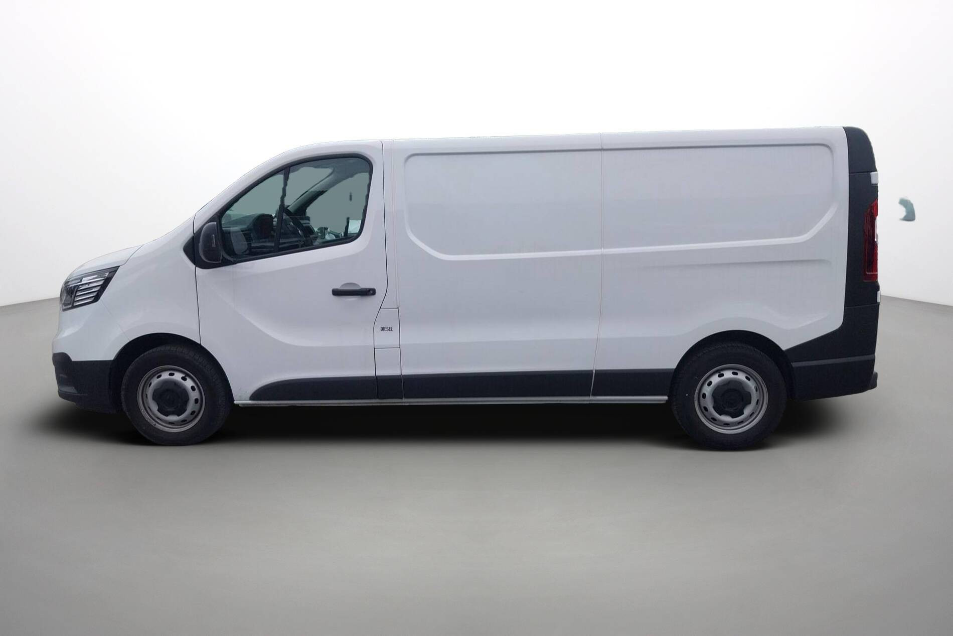 Vente en ligne Renault Trafic 3 Fourgon TRAFIC FGN L2H1 3000 KG BLUE DCI 130 au prix de 23 490 €
