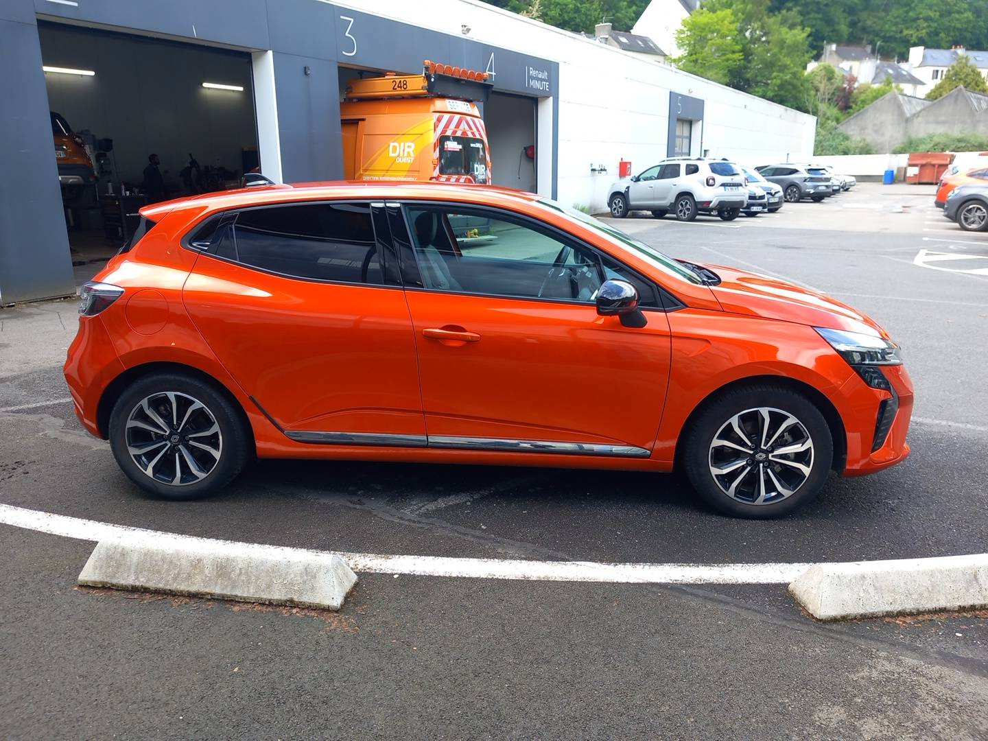 Vente en ligne Renault Clio 5 Clio E-Tech full hybrid 145 au prix de 17 990 €