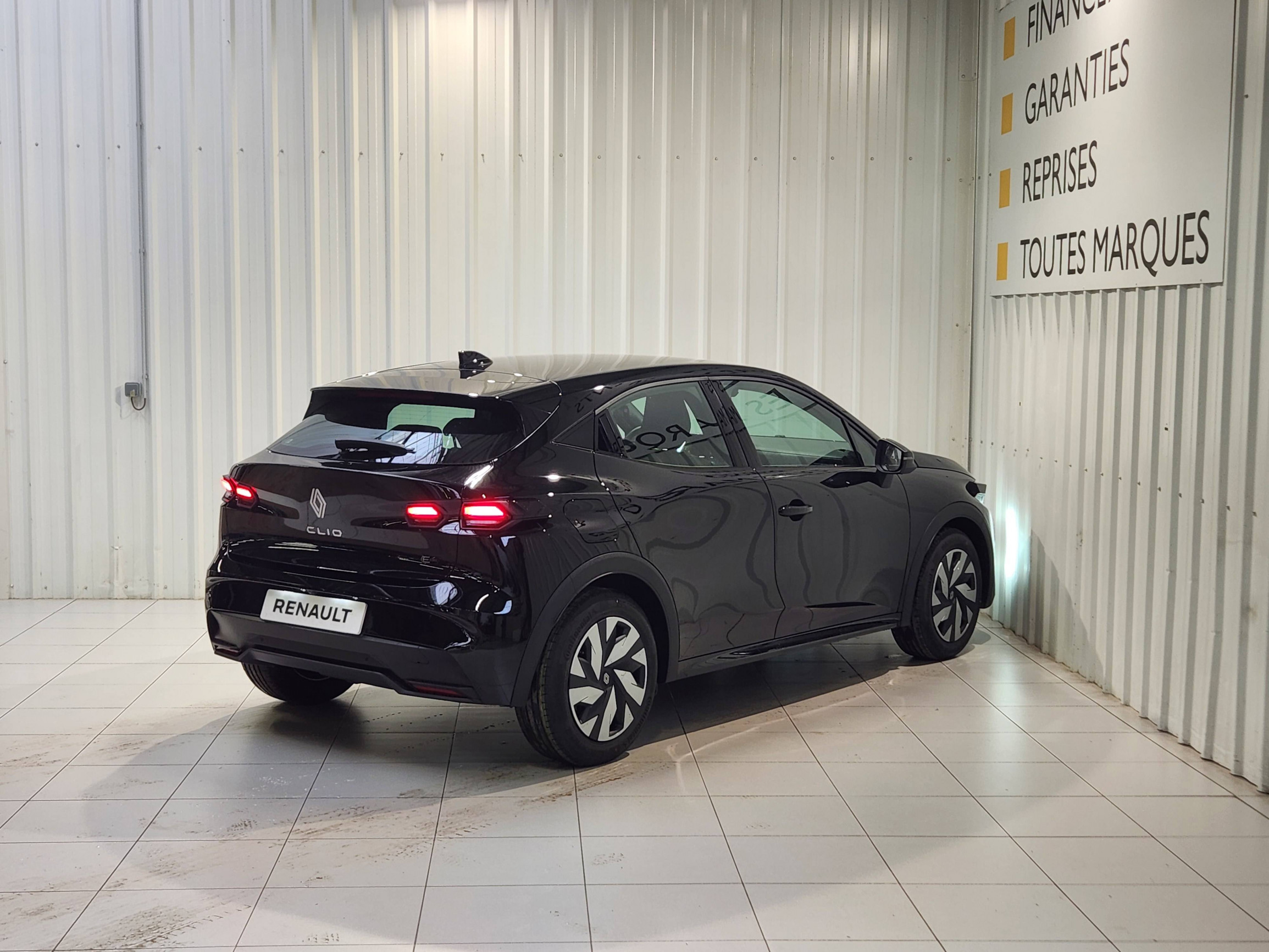 Vente en ligne Renault Clio 6 Clio E-Tech full hybrid 160 ch au prix de 24 690 €
