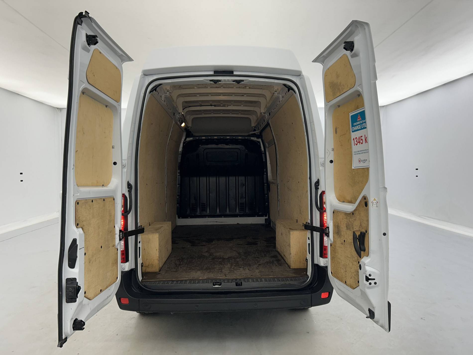 Vente en ligne Renault Master Fourgon MASTER FGN TRAC F3500 L3H3 BLUE DCI 135 au prix de 27 890 €