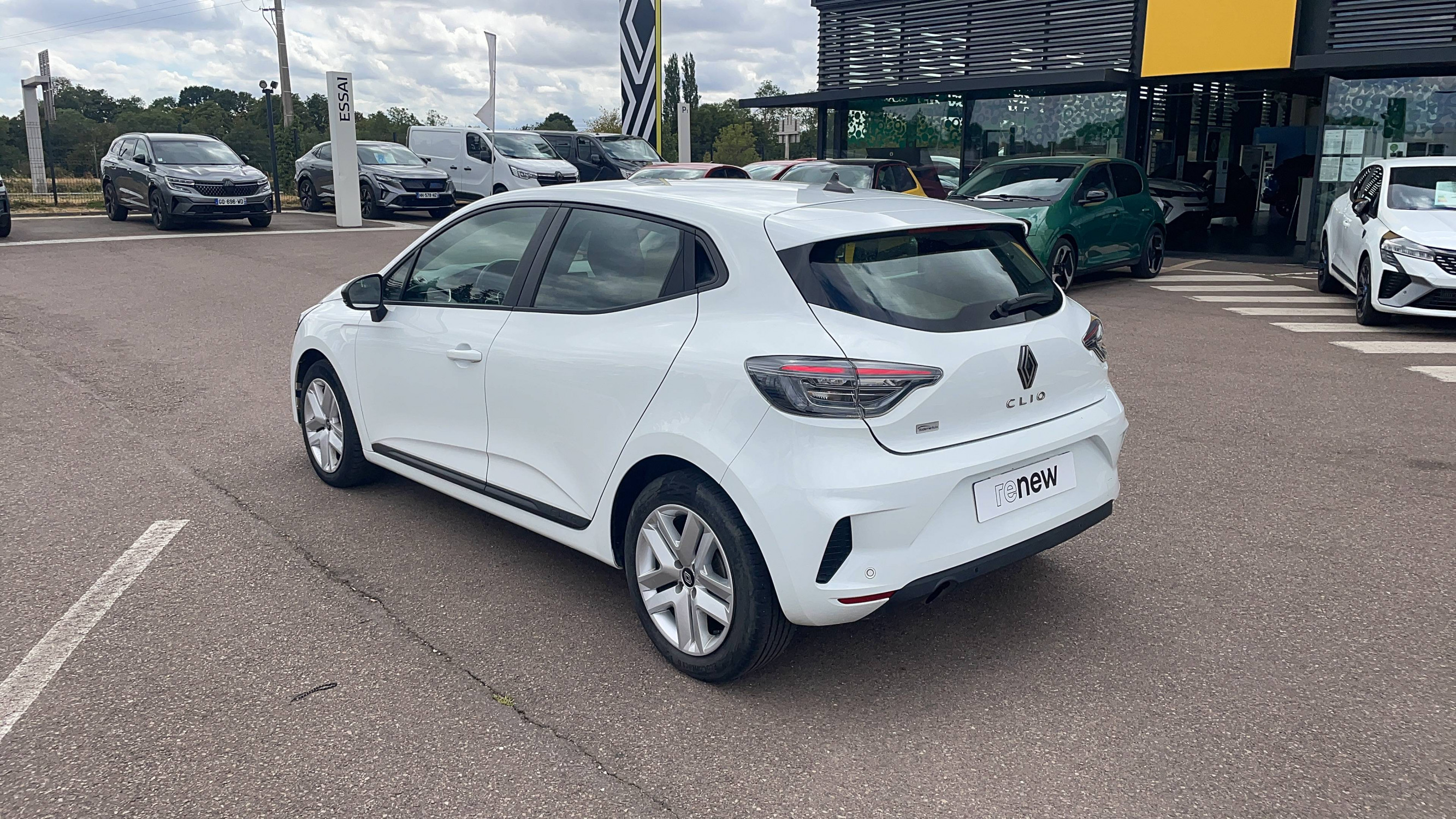 Vente en ligne Renault Clio 5 CLIO SOCIETE BLUE DCI 100 au prix de 1 €