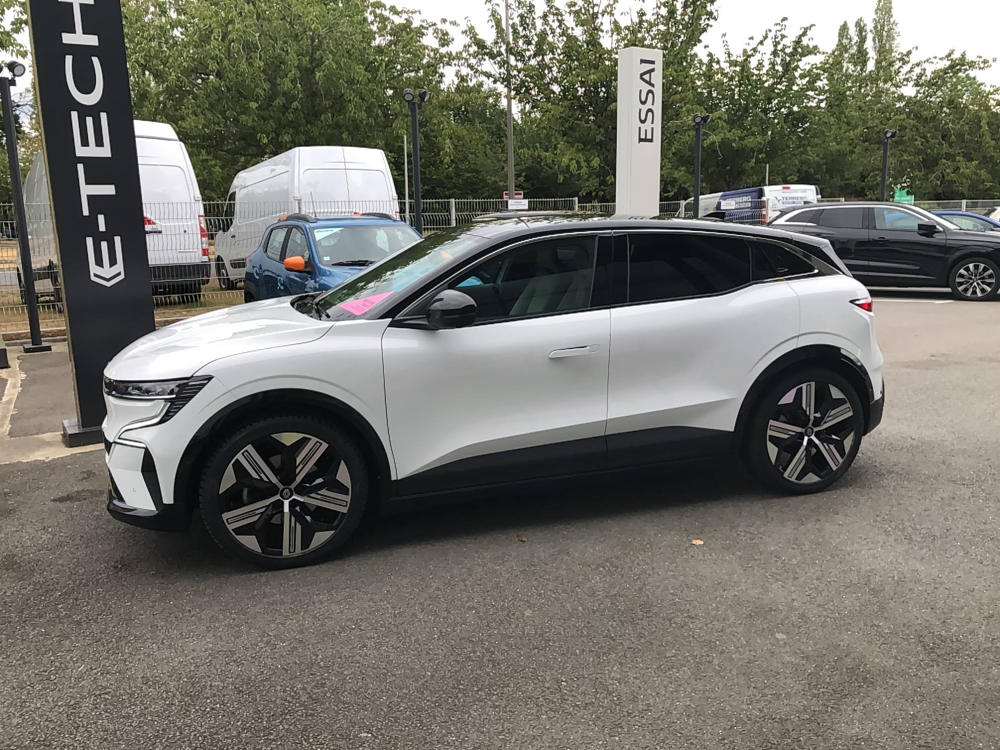 Vente en ligne Renault Megane E-Tech  EV60 220 ch super charge au prix de 26 990 €