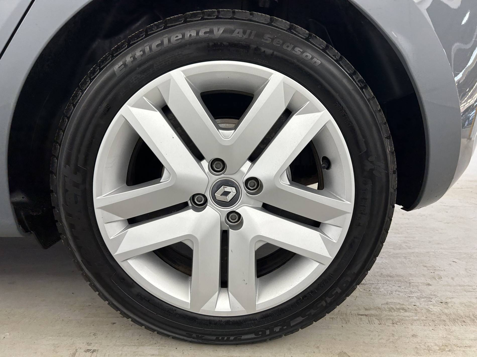 Vente en ligne Renault Clio 5 Clio E-Tech 140 - 21 au prix de 12 890 €