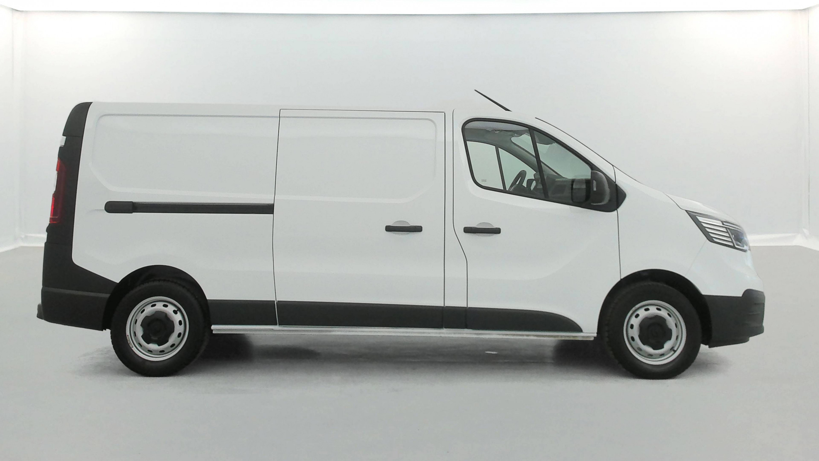 Vente en ligne Renault Trafic 3 Fourgon TRAFIC FGN L2H1 3000 KG BLUE DCI 130 au prix de 23 700 €