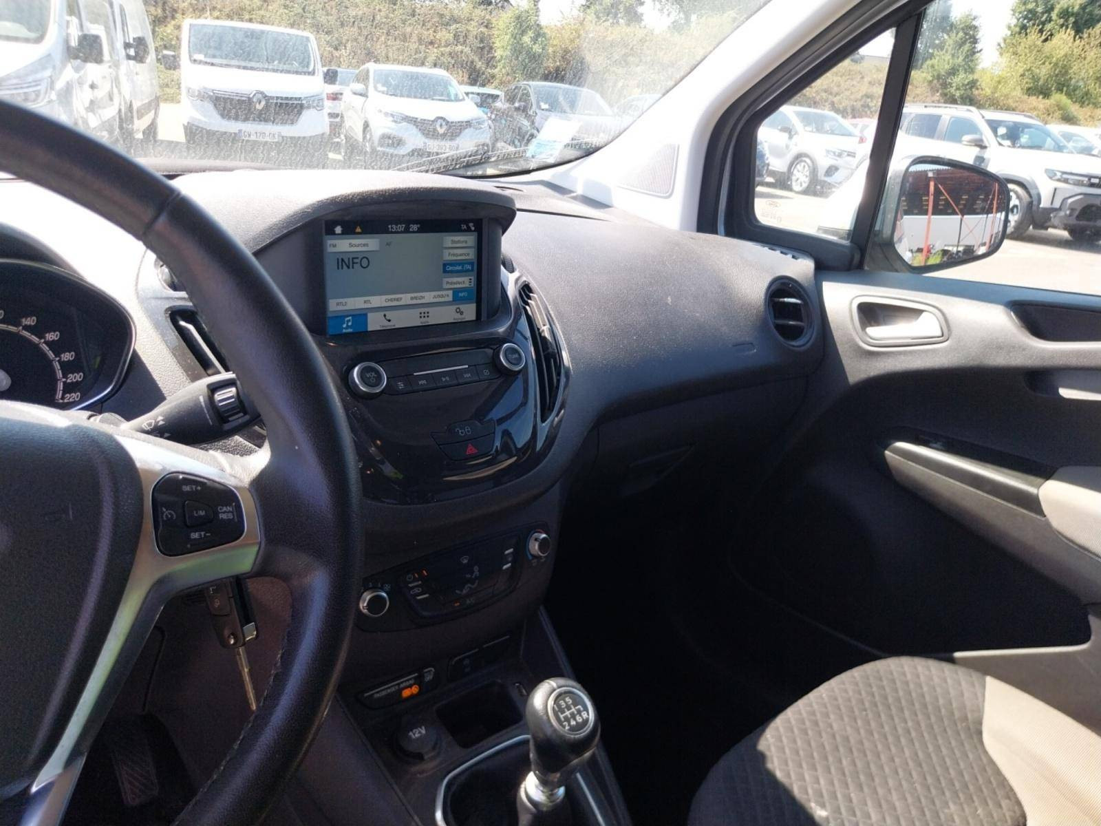 Vente en ligne Ford Tourneo Courier  1.5 TDCI 100 BV6 S&S au prix de 14 490 €
