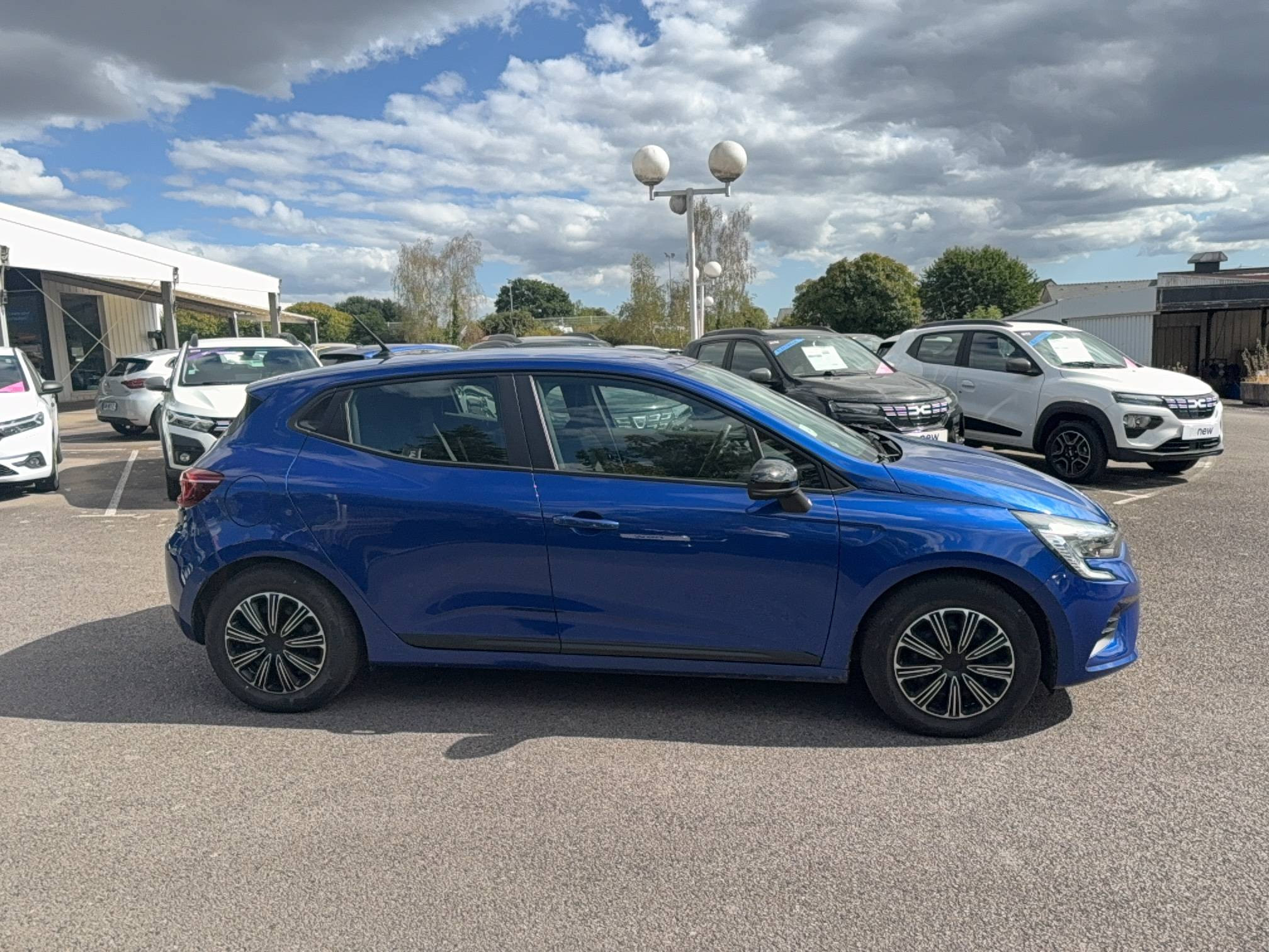 Vente en ligne Renault Clio 5 Clio E-Tech full hybrid 145 au prix de 16 690 €