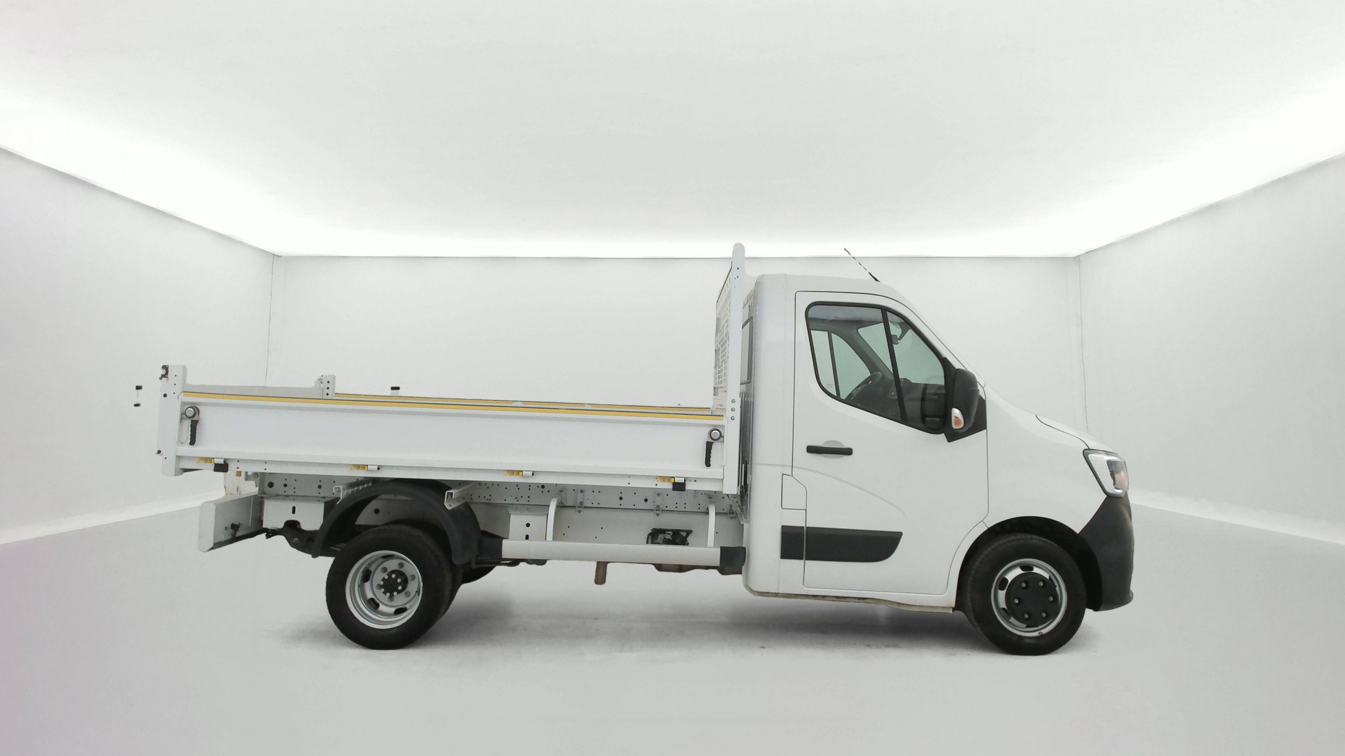 Vente en ligne Renault Master 3 Châssis Cabine MASTER CC PROP RJ3500 L2 PAFC BLUE DCI 130 EURO VI au prix de 32 900 €