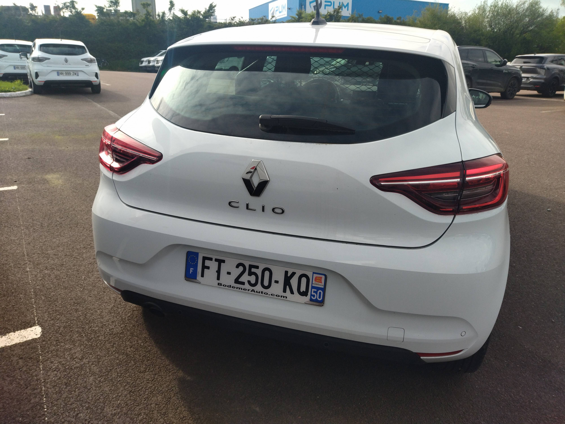 Vente en ligne Renault Clio 5 CLIO SOCIETE BLUE DCI 85 au prix de 12 588 €