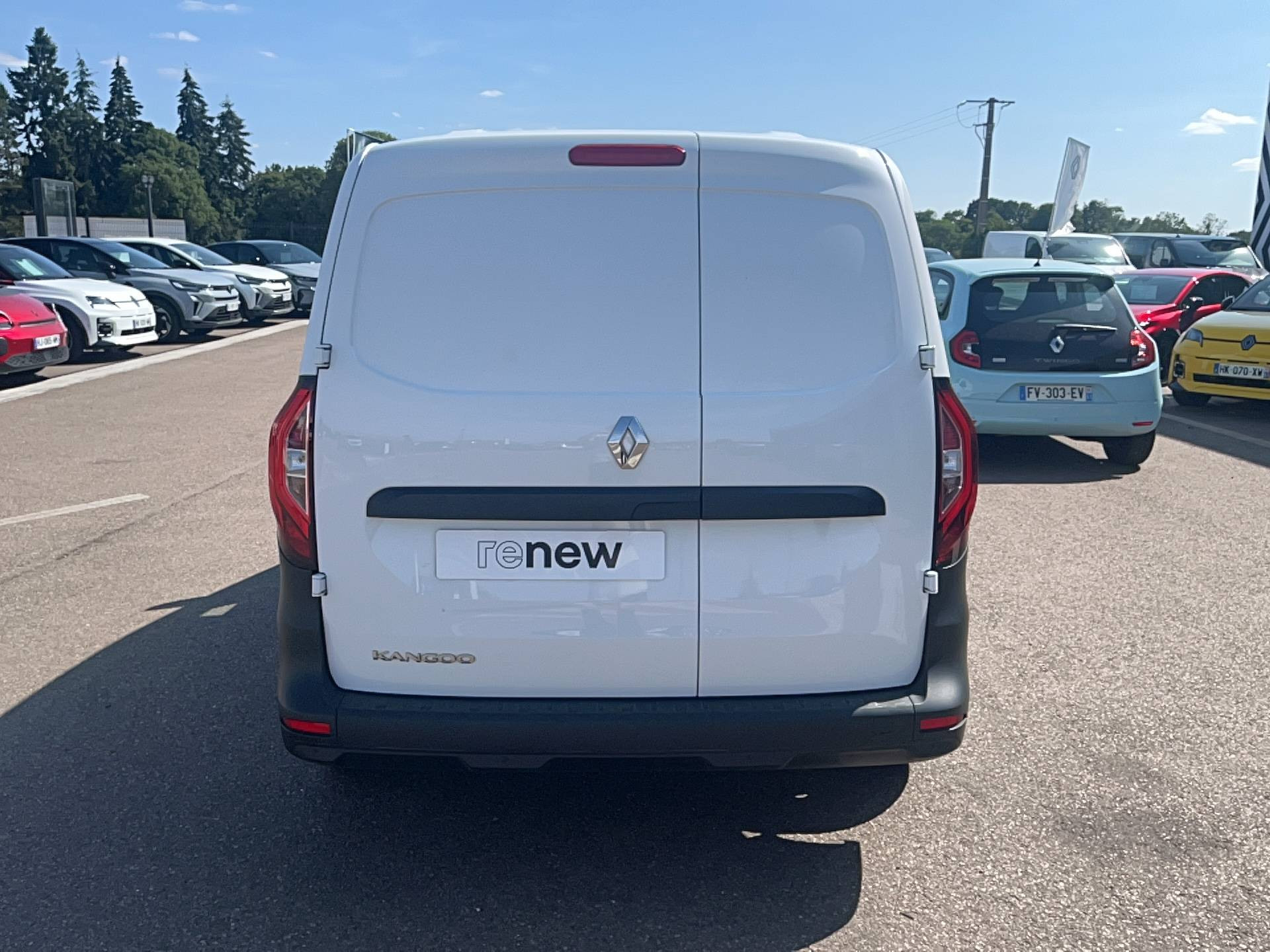 Vente en ligne Renault Kangoo Van  BLUE DCI 95 EDC au prix de 17 991 €