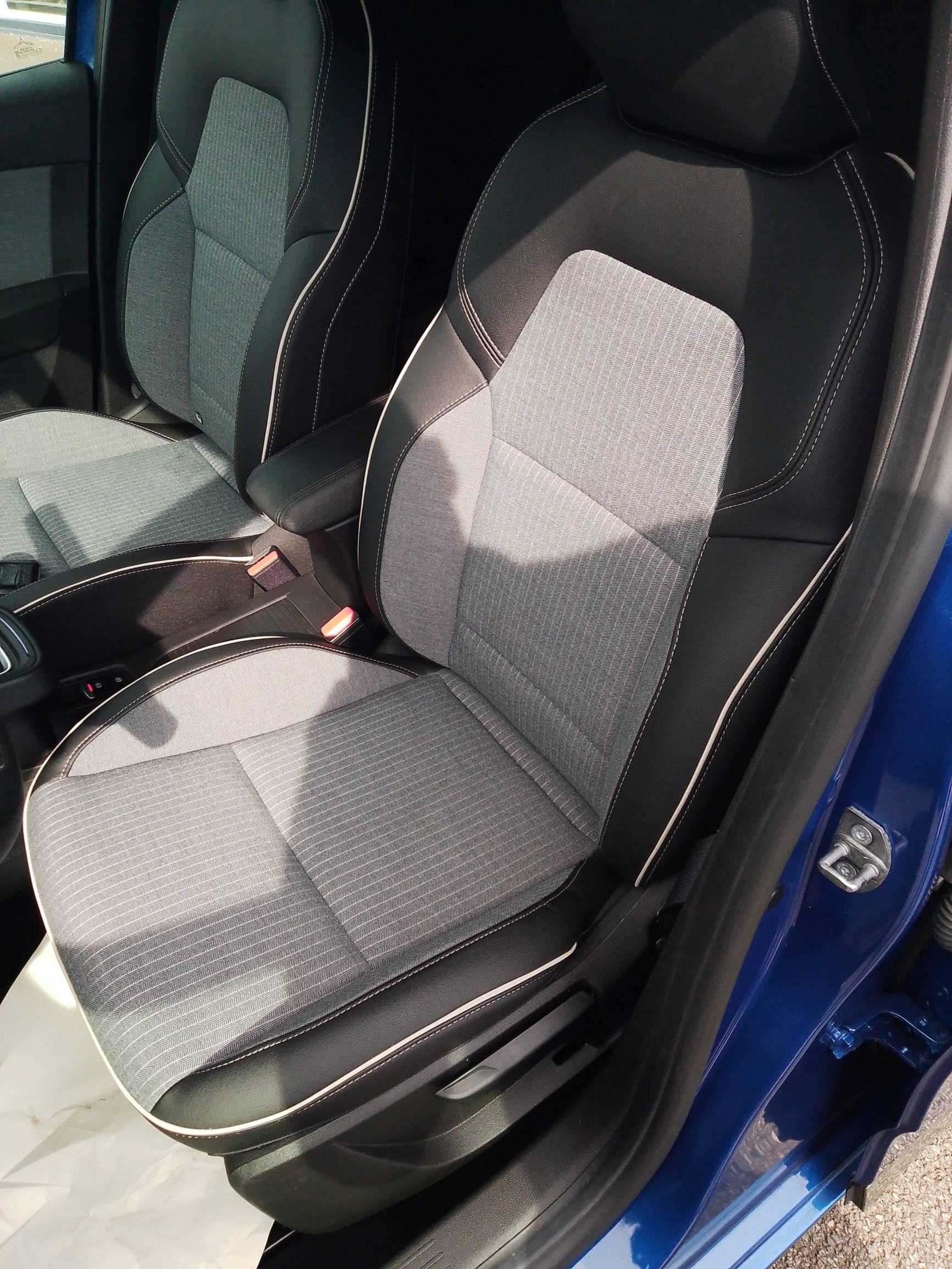 Vente en ligne Renault Clio 5 Clio TCe 90 au prix de 16 990 €