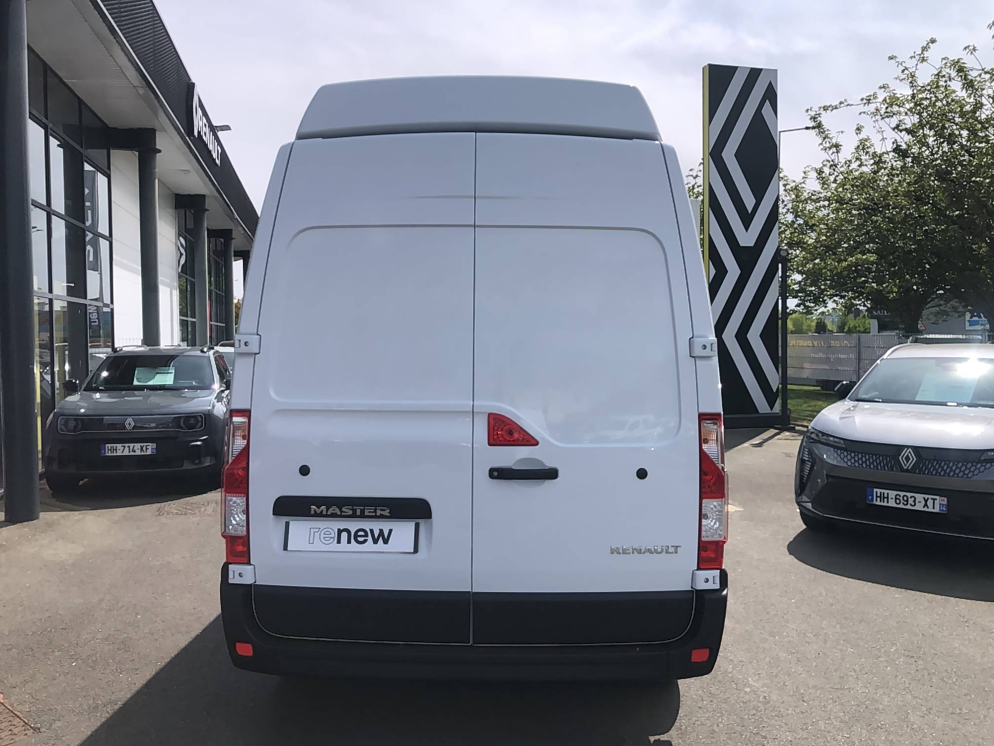 Vente en ligne Renault Master Fourgon MASTER FGN TRAC F3500 L3H3 BLUE DCI 135 au prix de 30 990 €