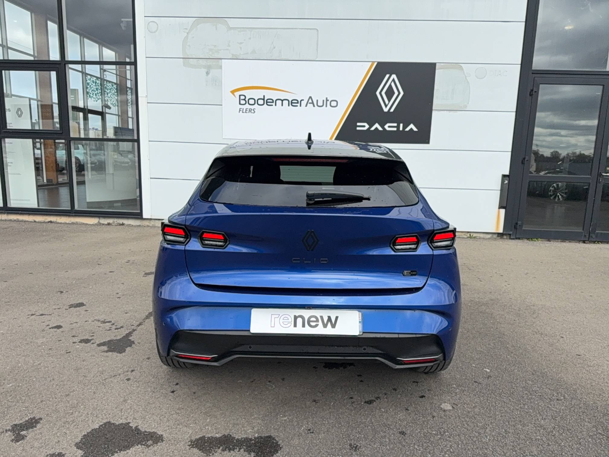 Vente en ligne Renault Clio 6 Clio E-Tech full hybrid 160 ch au prix de 28 980 €