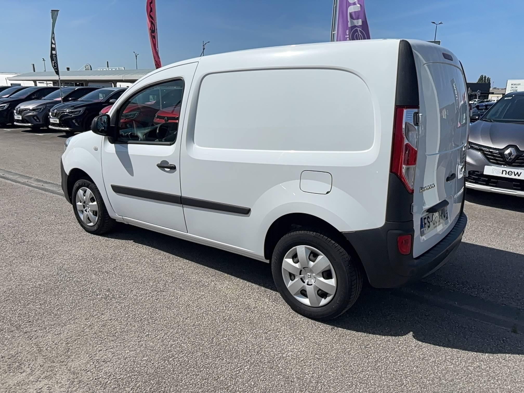 Vente en ligne Renault Kangoo Express  BLUE DCI 80 au prix de 12 290 €