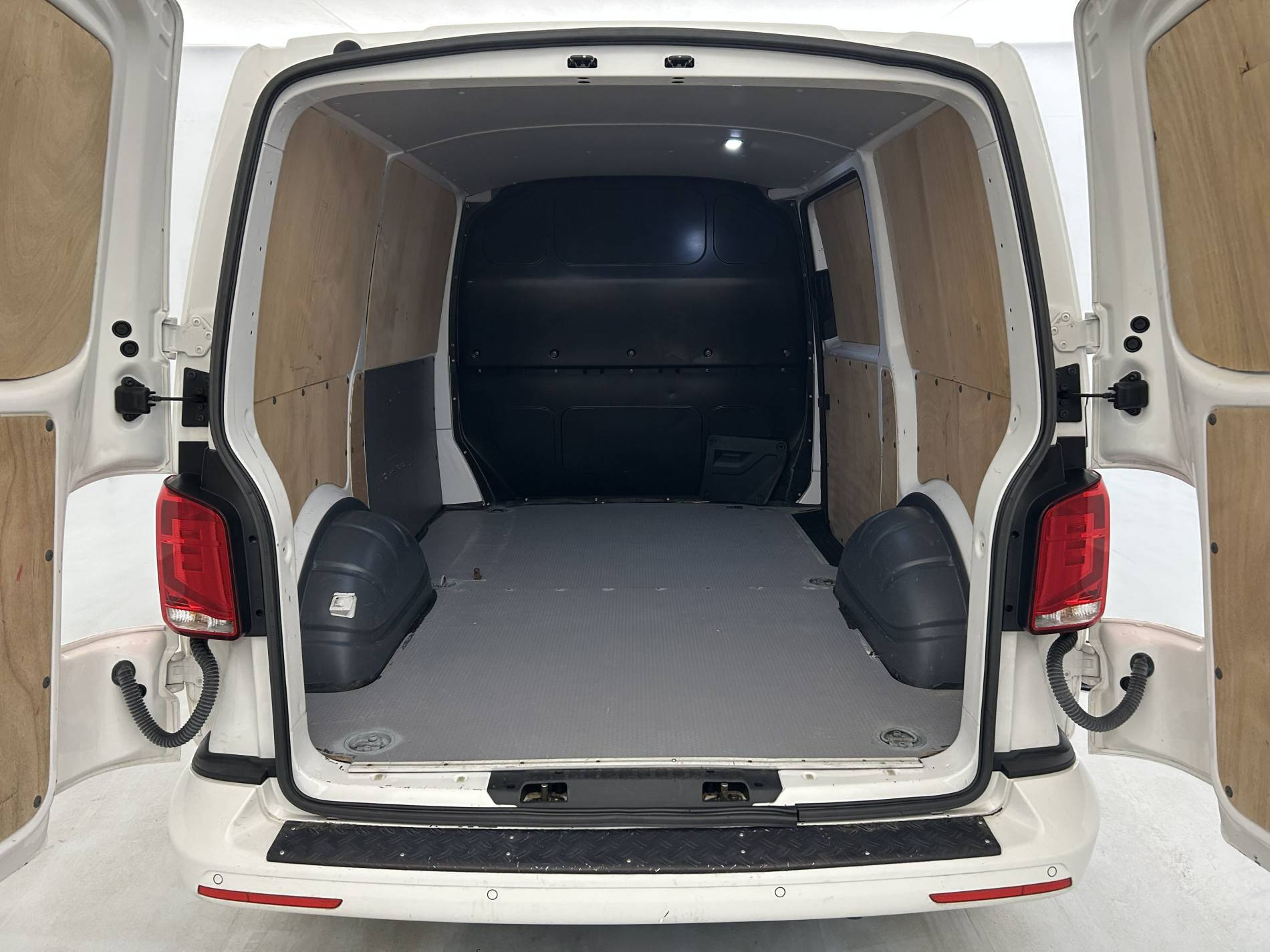 Vente en ligne Volkswagen Transporter  L1H1 2.0 TDI 110 BVM5 au prix de 22 690 €
