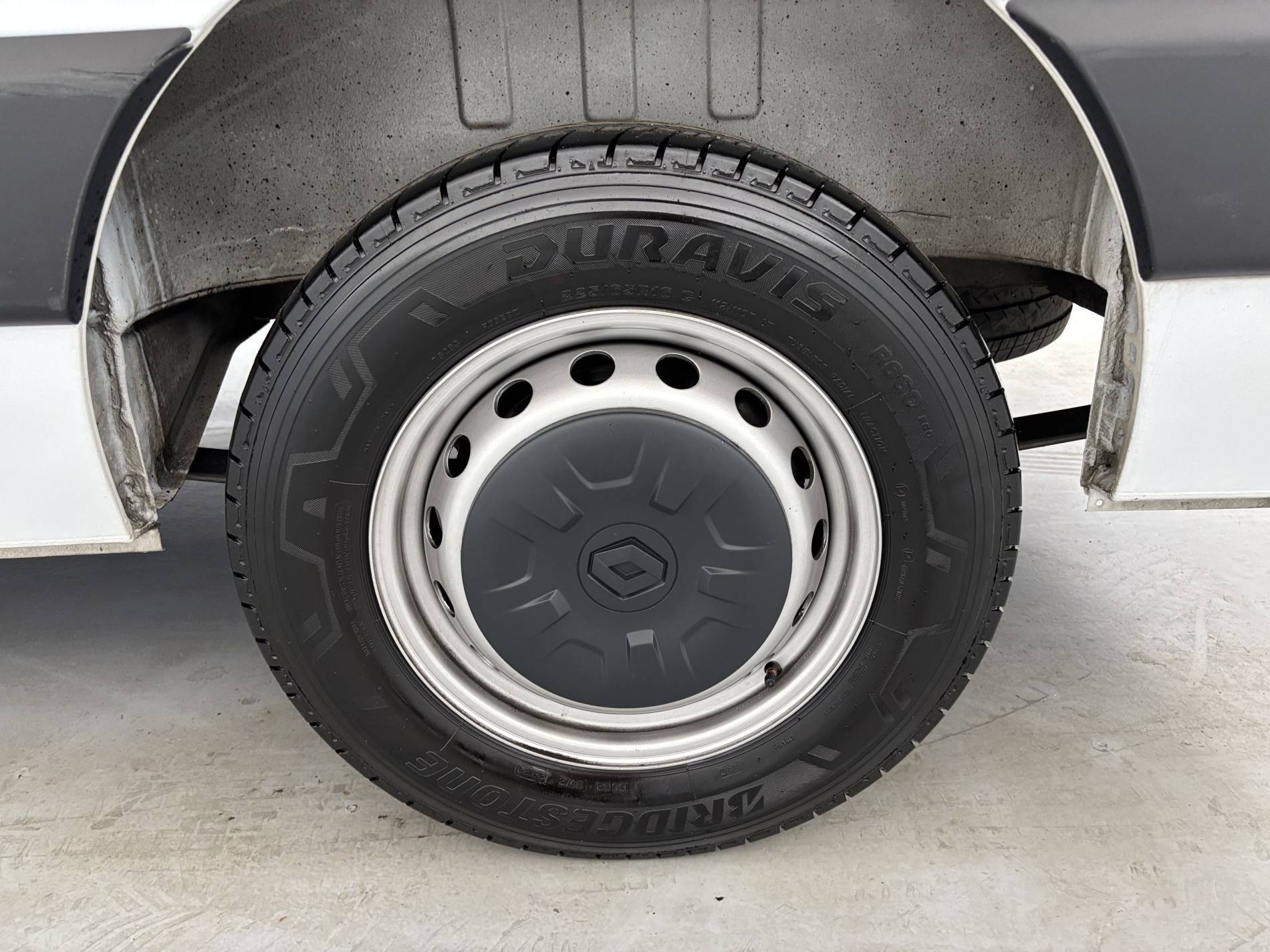 Vente en ligne Renault Master Fourgon MASTER FGN TRAC F3500 L2H2 BLUE DCI 135 au prix de 22 990 €