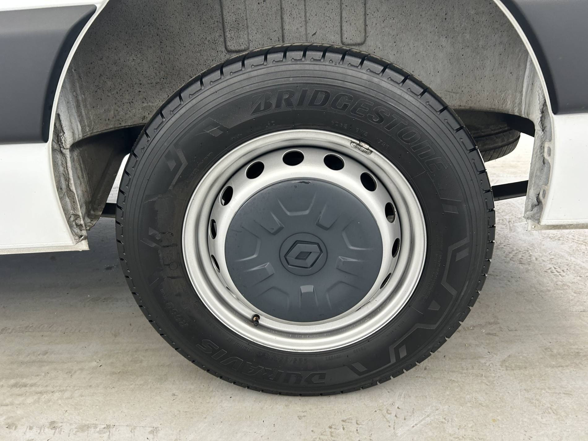Vente en ligne Renault Master Fourgon MASTER FGN TRAC F3500 L2H2 BLUE DCI 135 au prix de 22 990 €