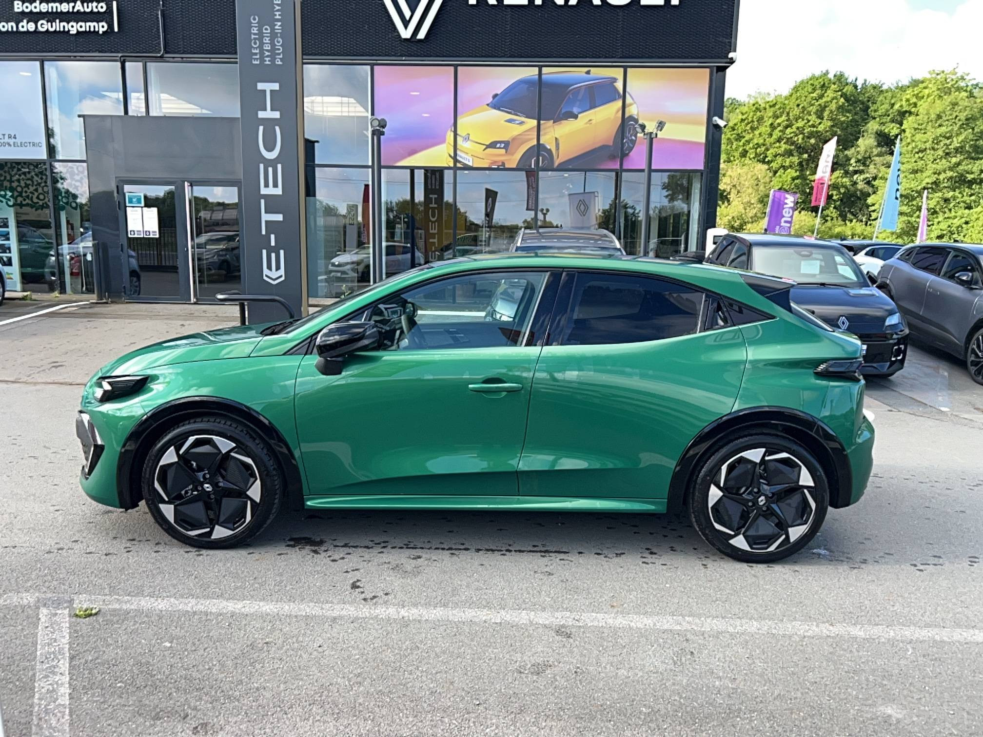 Vente en ligne Renault Clio 6 Clio E-Tech full hybrid 160 ch au prix de 27 490 €