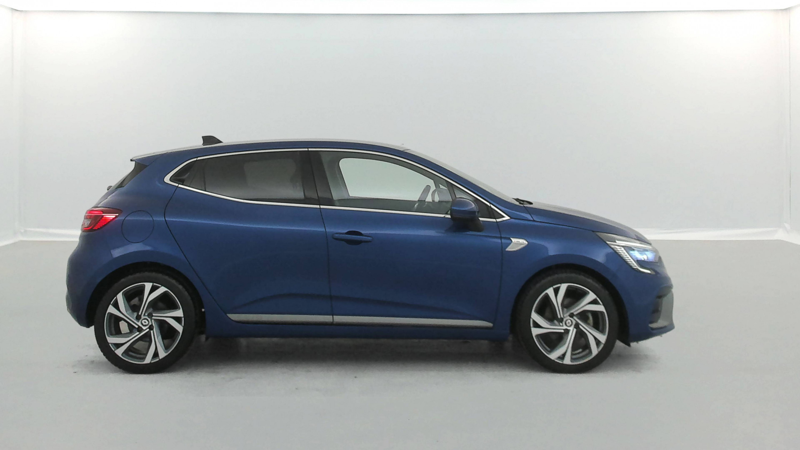 Vente en ligne Renault Clio 5 Clio E-Tech 140 - 21N au prix de 18 300 €